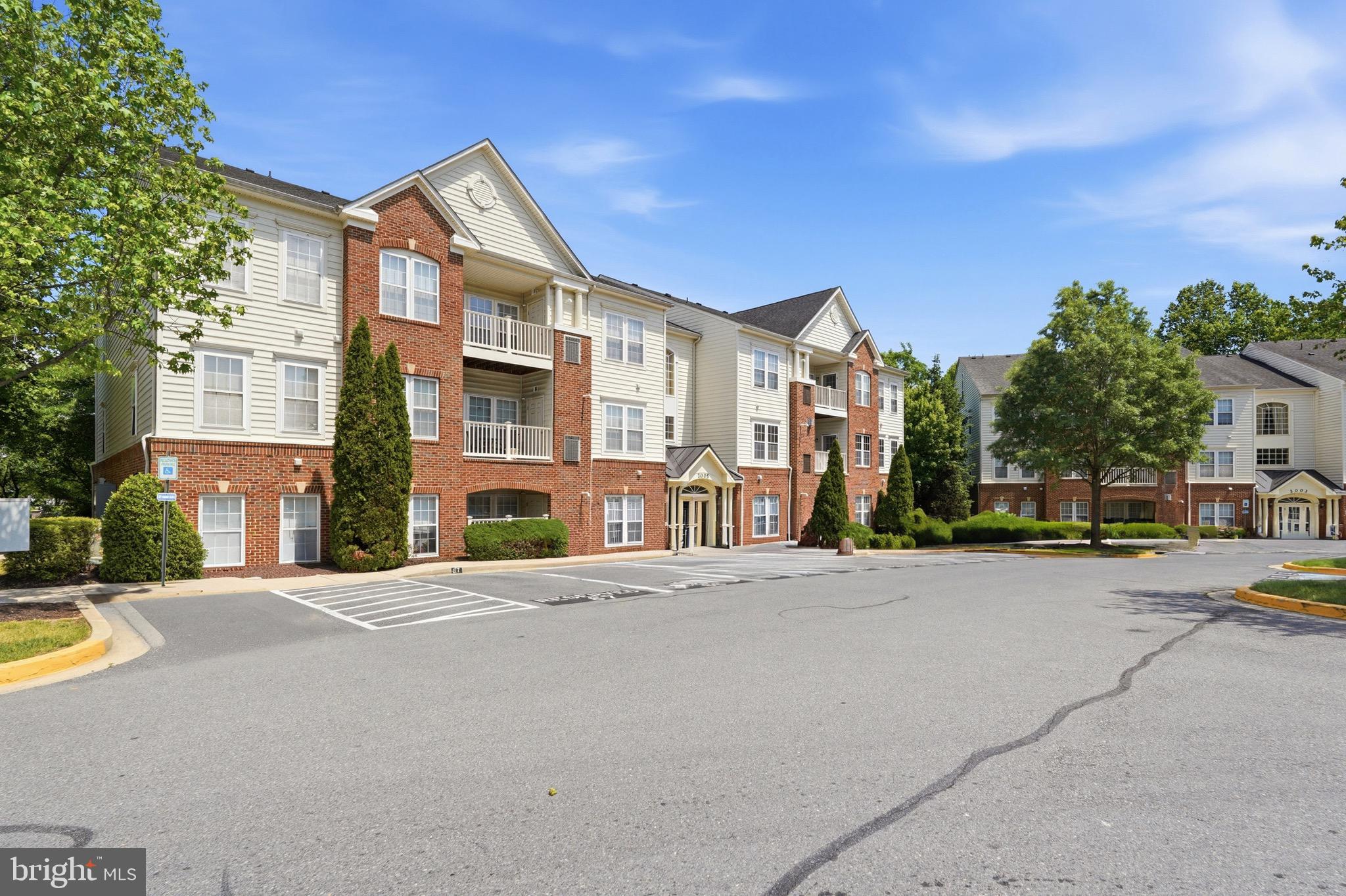 THE COURTS AT REGENT PARK - Residential