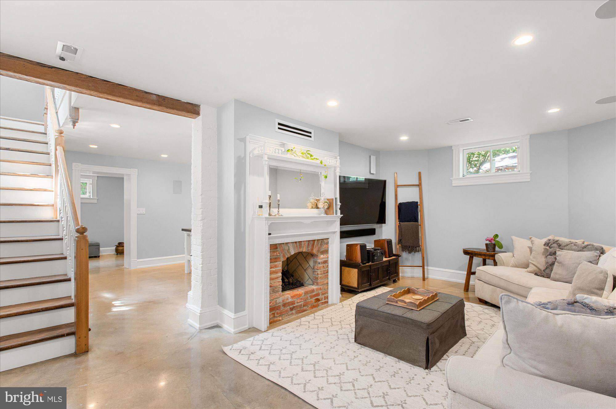 RIVERDALE PARK - Residential