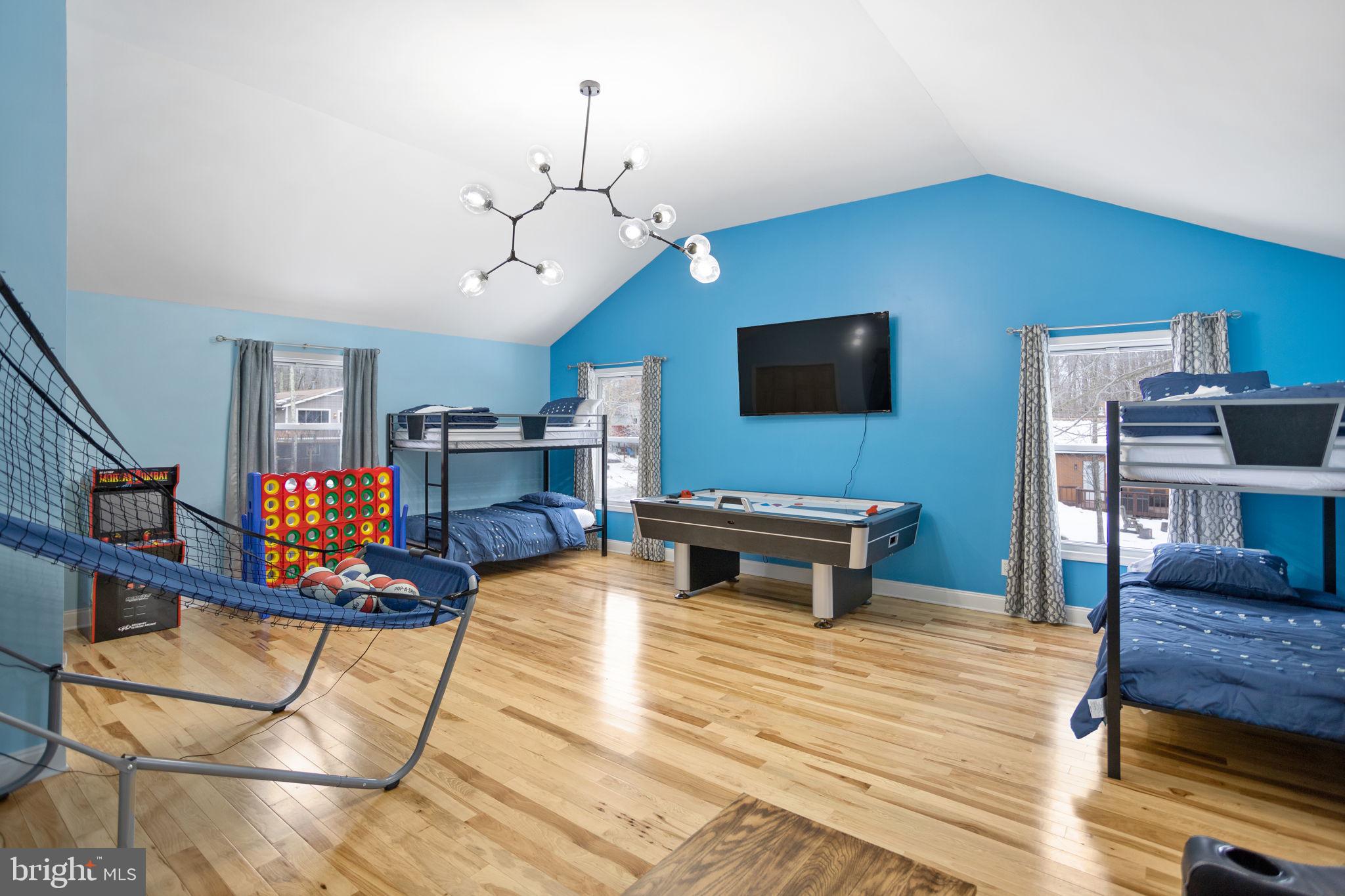 ARROWHEAD  LAKES - Residential