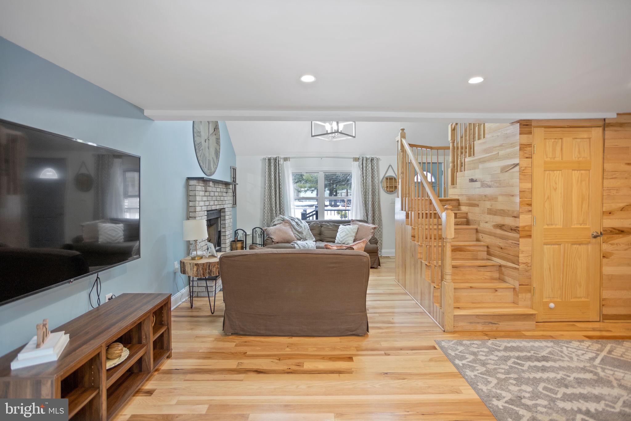 ARROWHEAD  LAKES - Residential