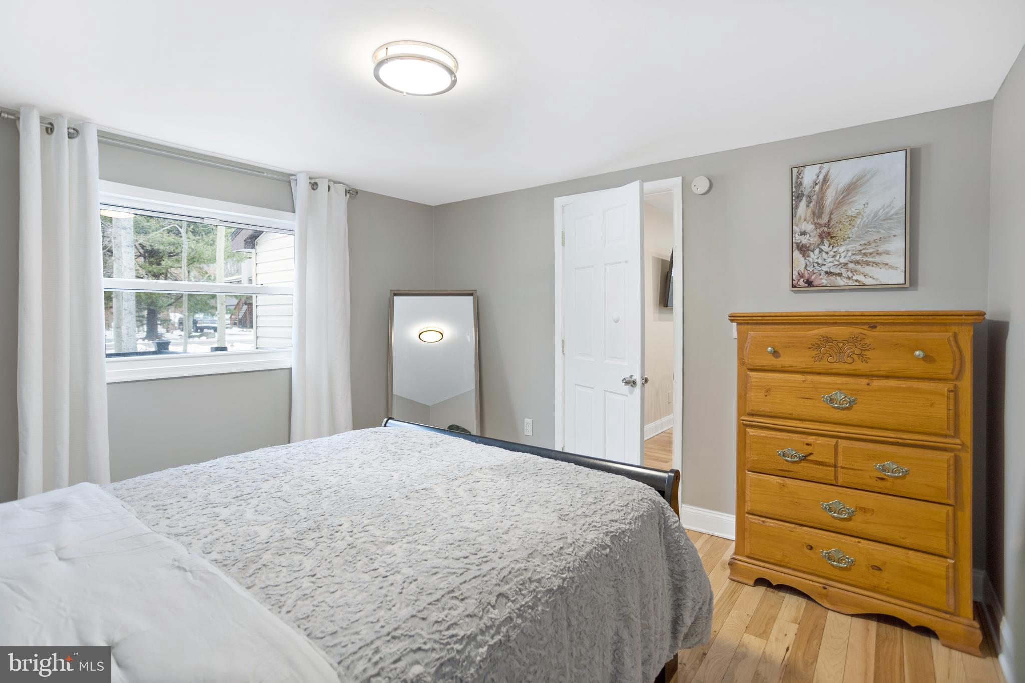 ARROWHEAD  LAKES - Residential