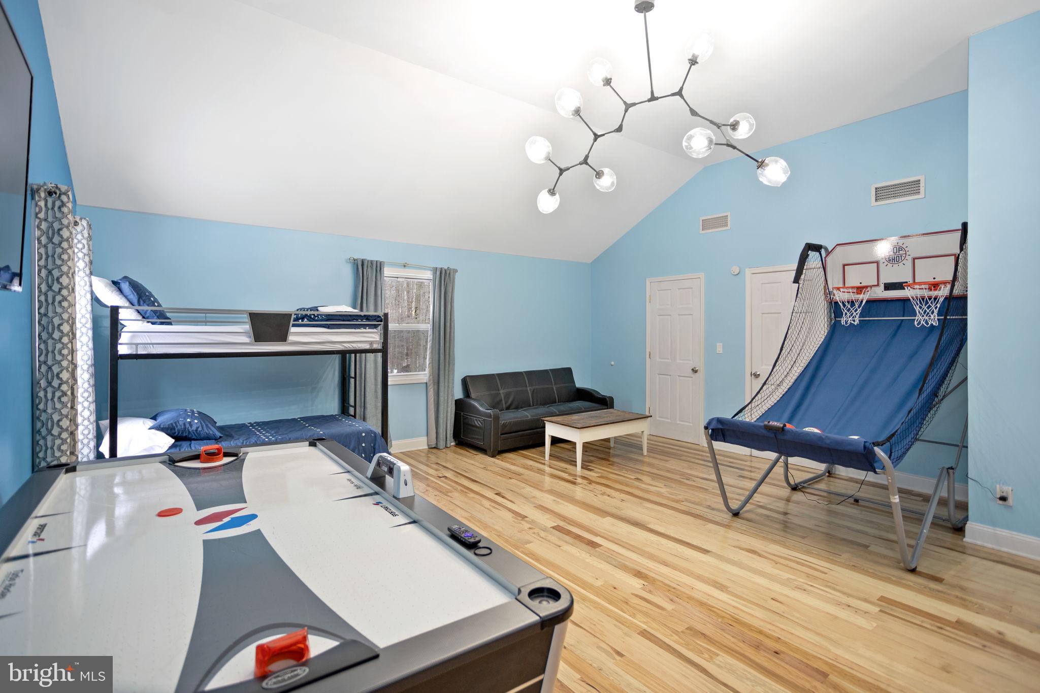 ARROWHEAD  LAKES - Residential