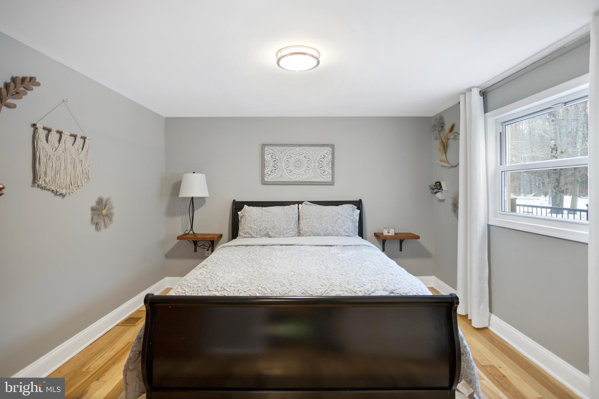 ARROWHEAD  LAKES - Residential