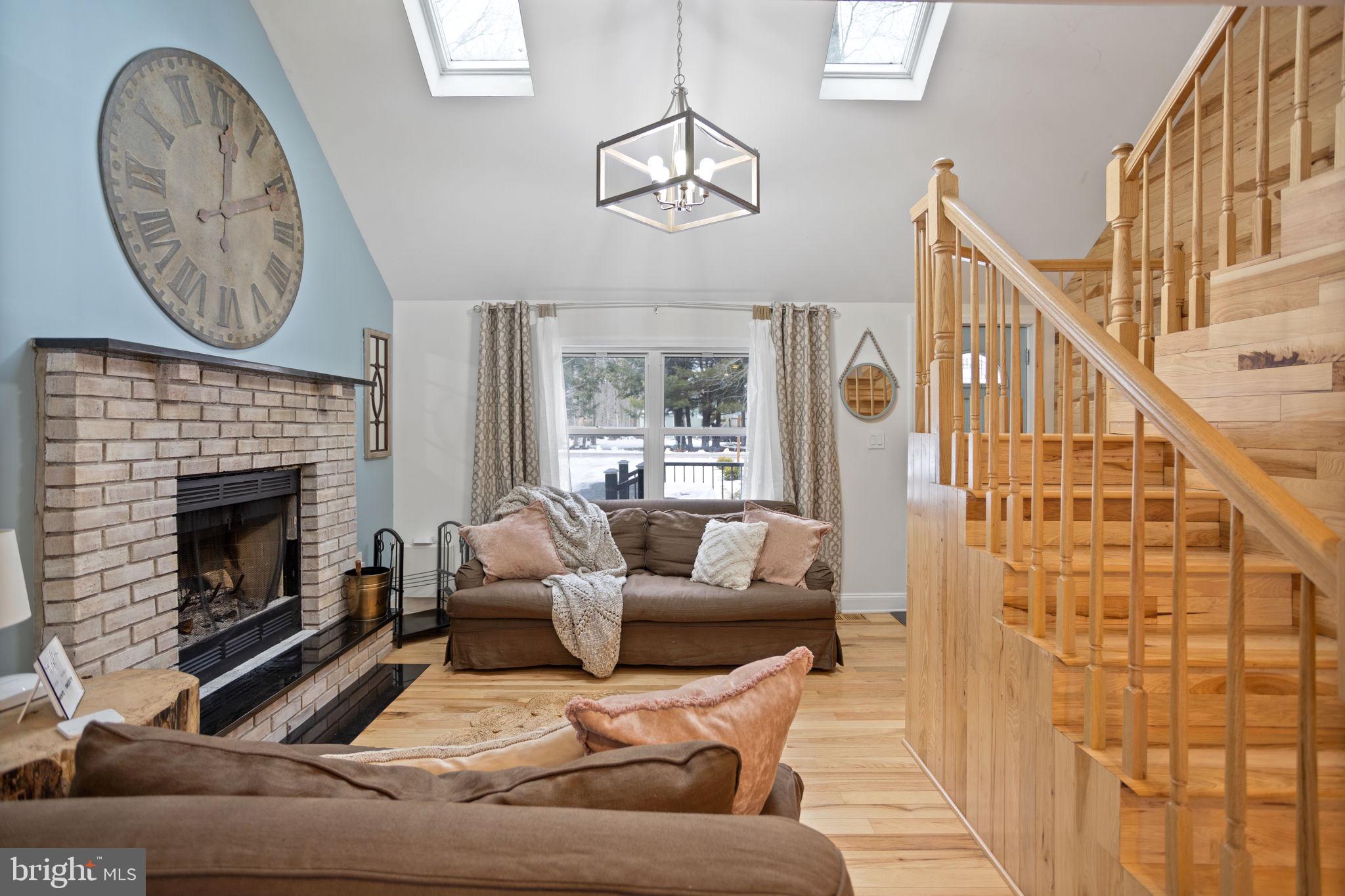 ARROWHEAD  LAKES - Residential