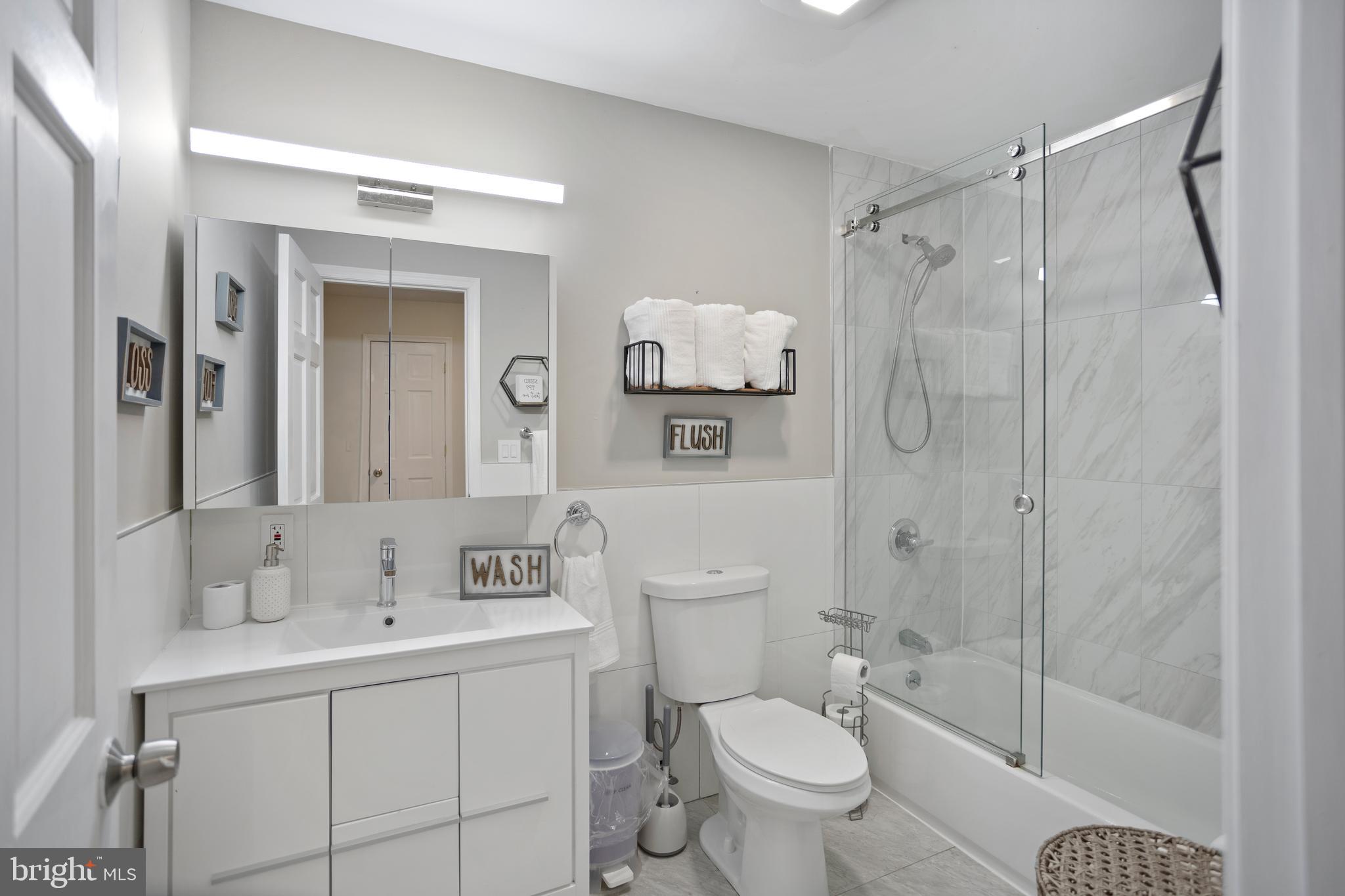 ARROWHEAD  LAKES - Residential