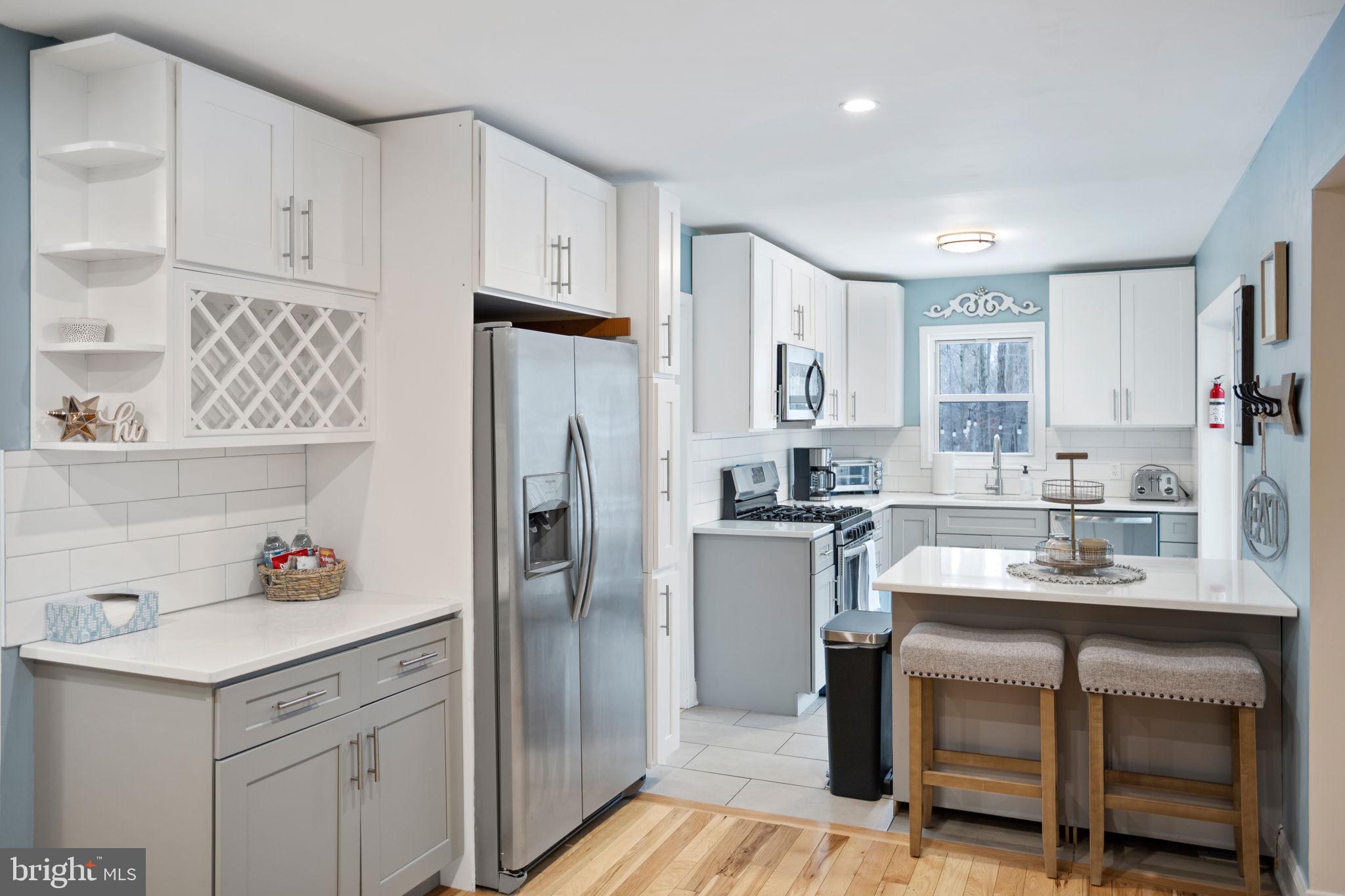 ARROWHEAD  LAKES - Residential