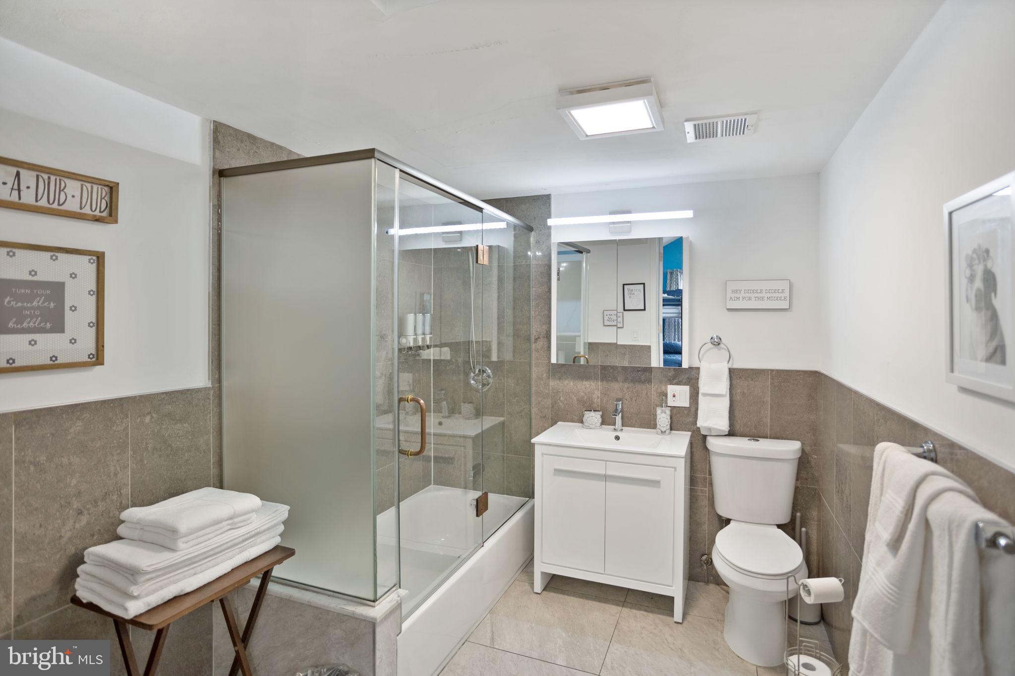 ARROWHEAD  LAKES - Residential