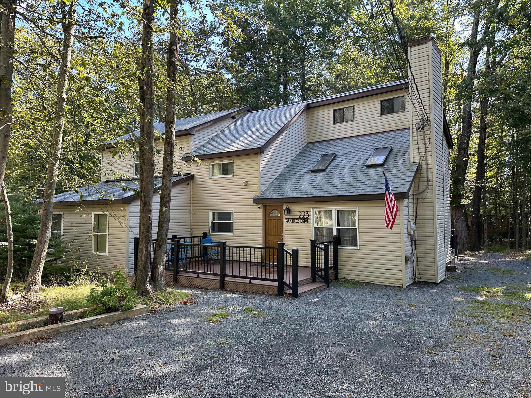 ARROWHEAD  LAKES - Residential