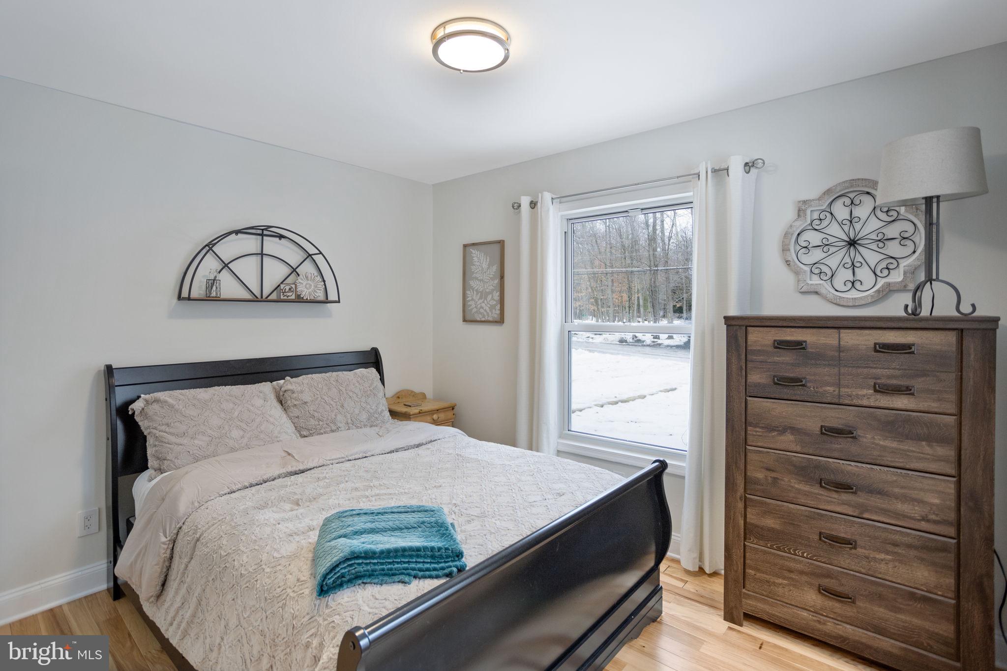 ARROWHEAD  LAKES - Residential