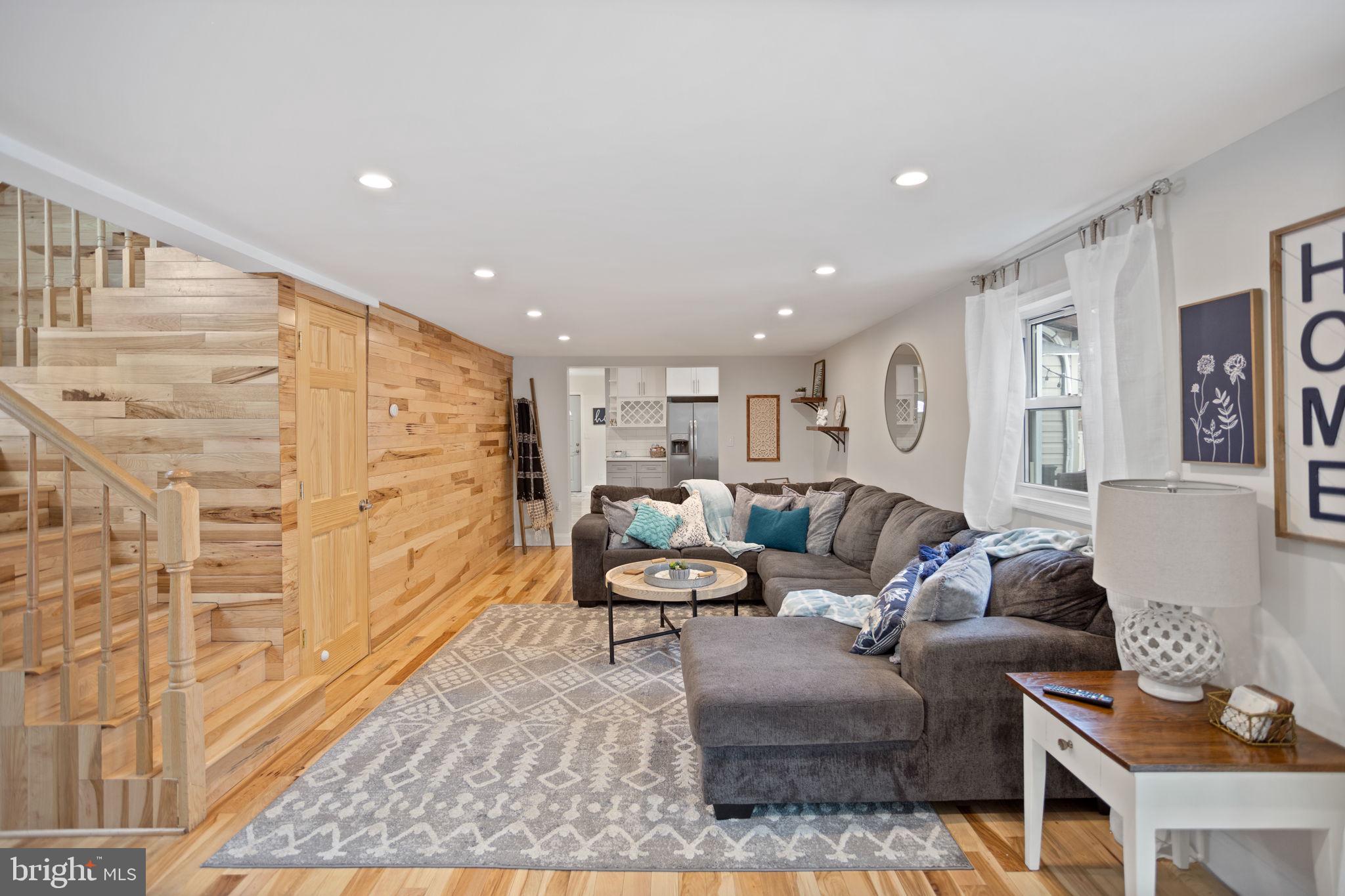 ARROWHEAD  LAKES - Residential