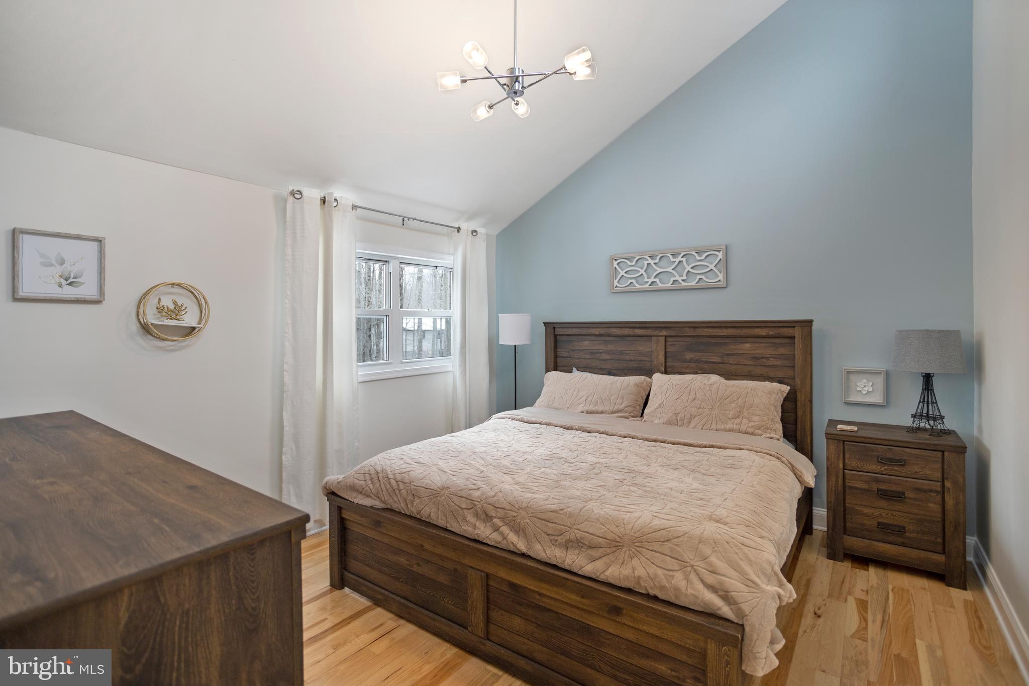 ARROWHEAD  LAKES - Residential