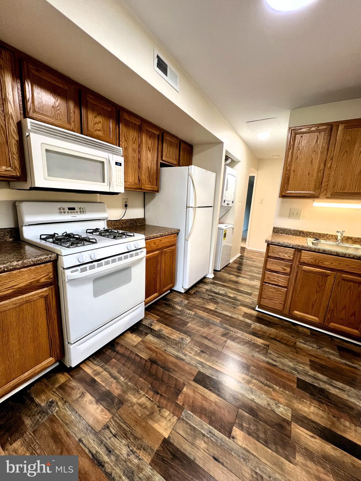 SOUTHGATE CONDO - Residential Lease