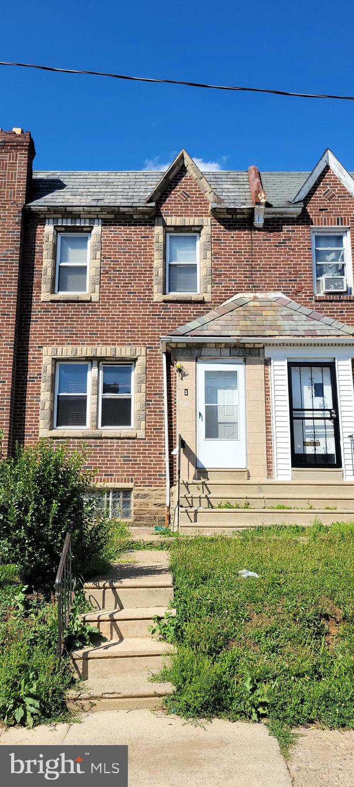 Attention all investors or savvy home buyers!
Discover this great purchase deal on the market: a 3-bedroom, 1-bath townhome in desirable Castor Gardens. It has a perfect location in the close proximity to all the amenities of the city: schools, shopping, public transportation, etc. This property includes an eat-in kitchen and semi-finished basement. The property has a hardwood / laminate flooring throughout its main level, carpeted second level, and a tiled bathroom. The basement has a partially finished recreational room, laundry area and a space for mechanicals. The front of the property consists of a grass-filled loan area and a cemented patio right in front of the house. A rear of the property provides a driveway for an off-street parking and a full-size garage with the newer garage door. Practical and functional, this property offers convenient features for everyday living and renting purposes. 
Although this property needs some cleaning, updating and minor cosmetic work, it is priced accordingly. Please hurry and act before this deal is gone; because at this price, it will not last long on the market today.