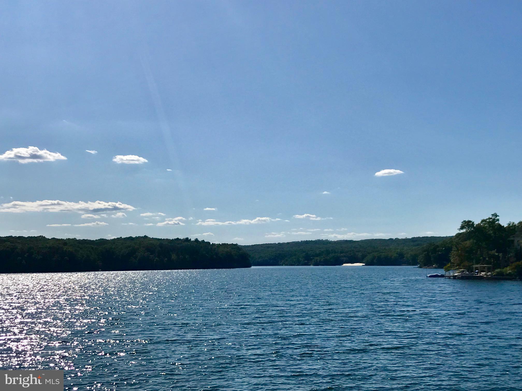 LAKE HOLIDAY ESTATES - Land