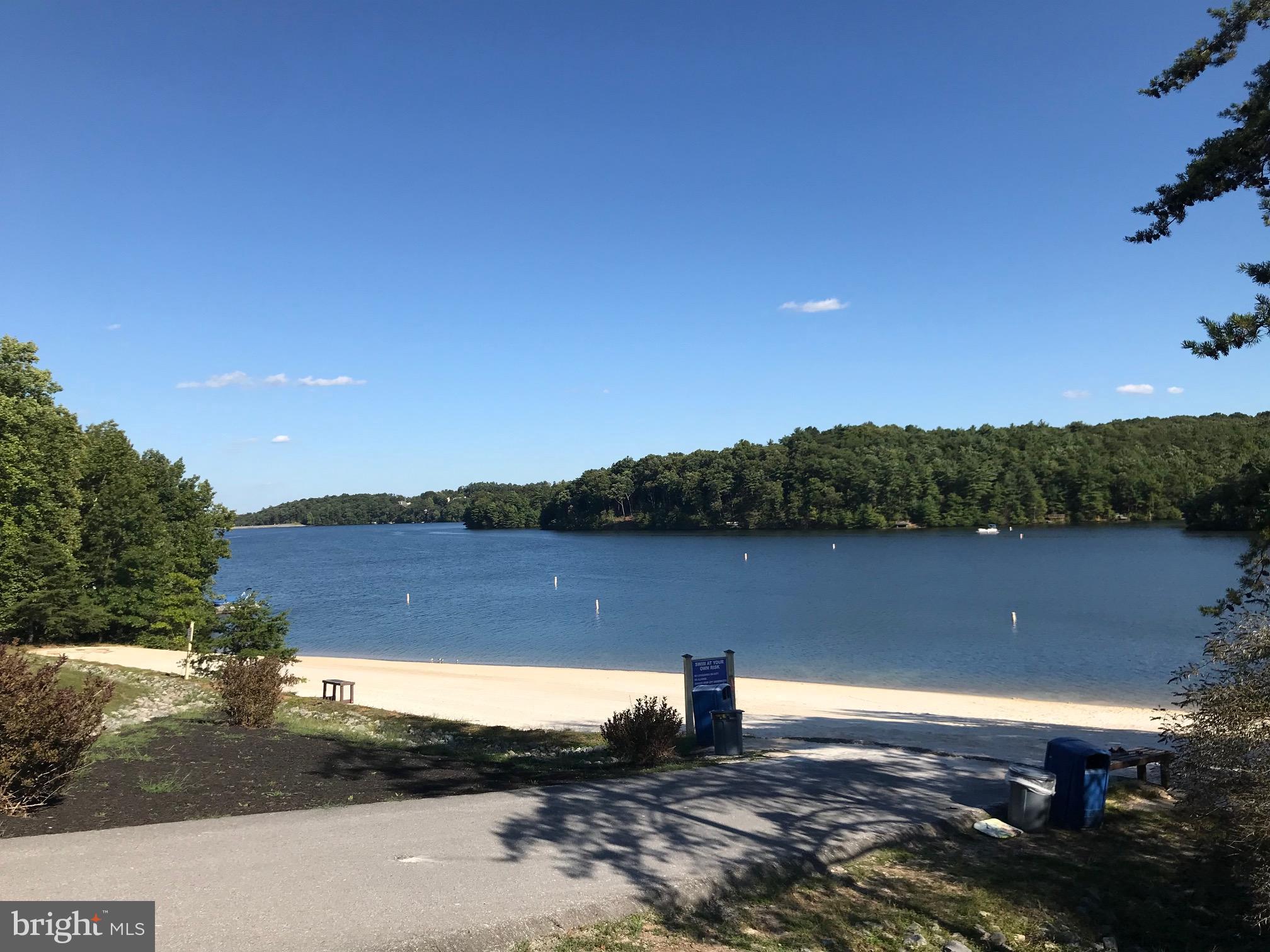 LAKE HOLIDAY ESTATES - Land