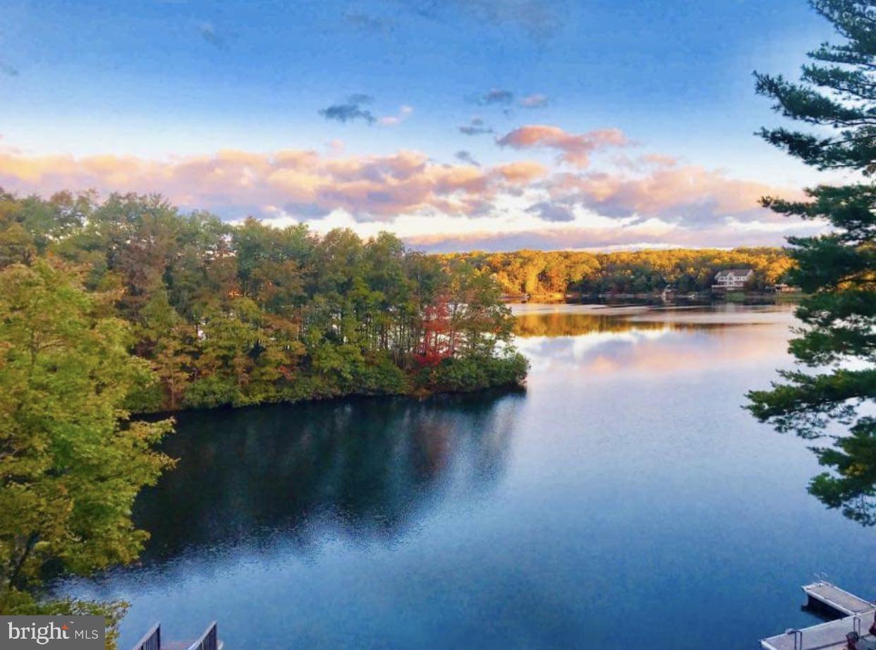 LAKE HOLIDAY ESTATES - Land