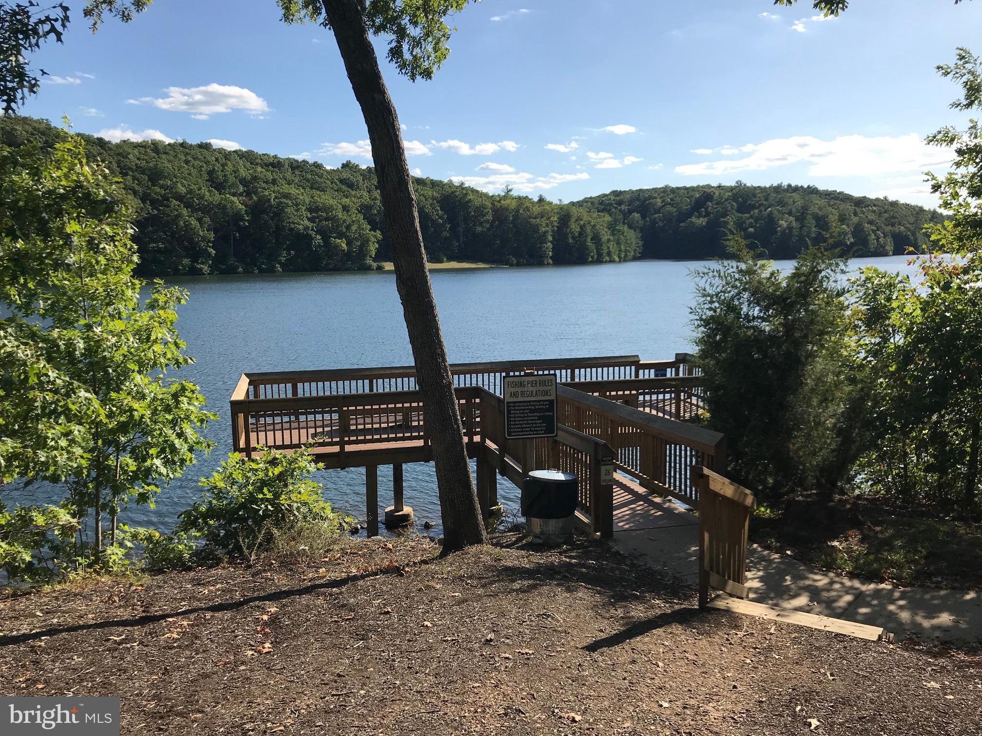 LAKE HOLIDAY ESTATES - Land