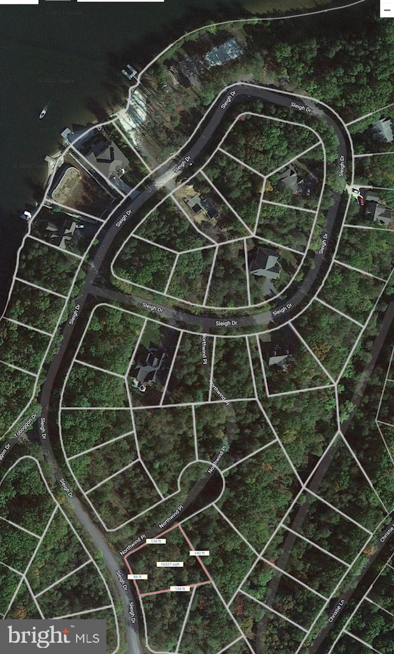 LAKE HOLIDAY ESTATES - Land