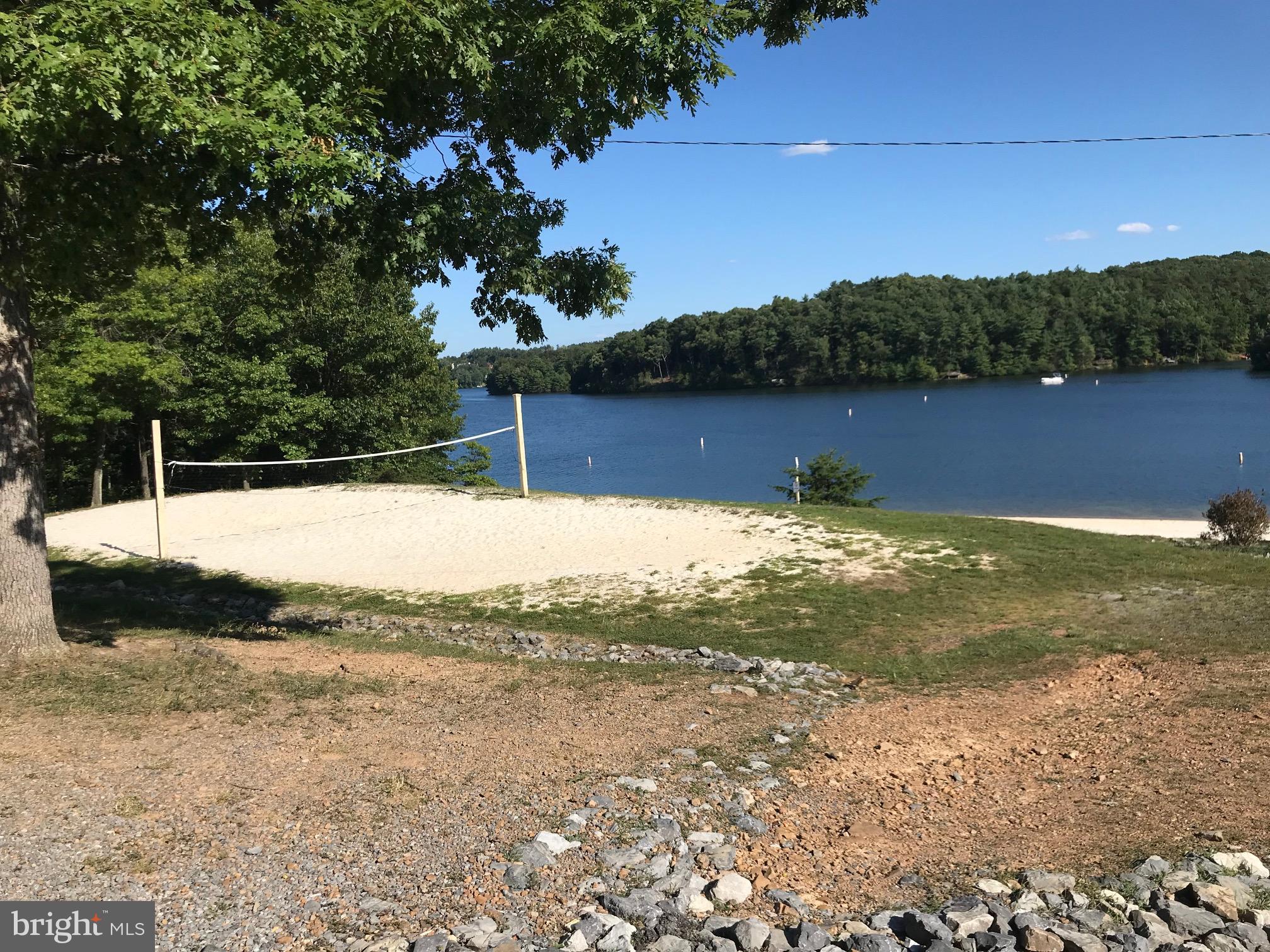 LAKE HOLIDAY ESTATES - Land