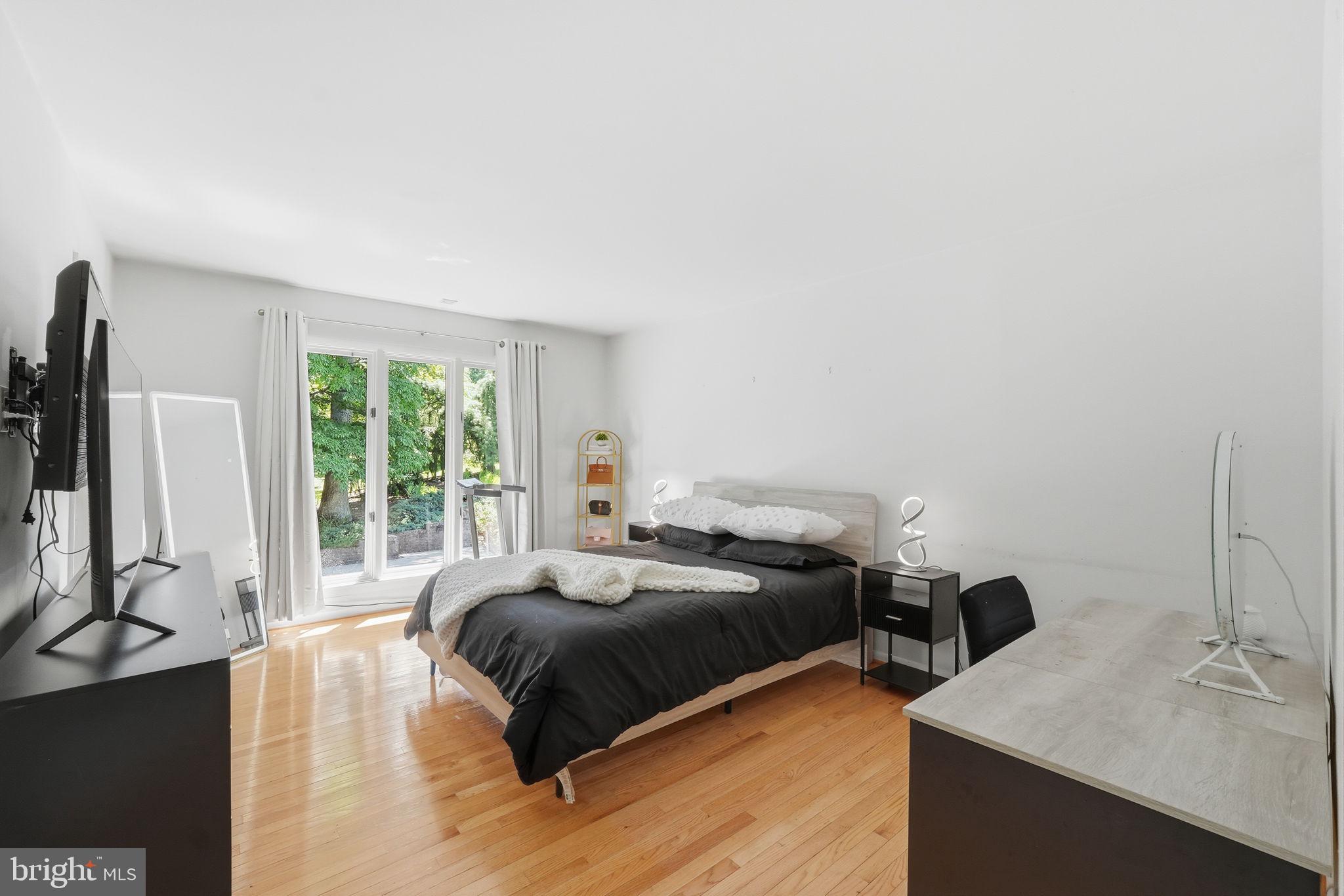 LAKE POTOMAC - Residential