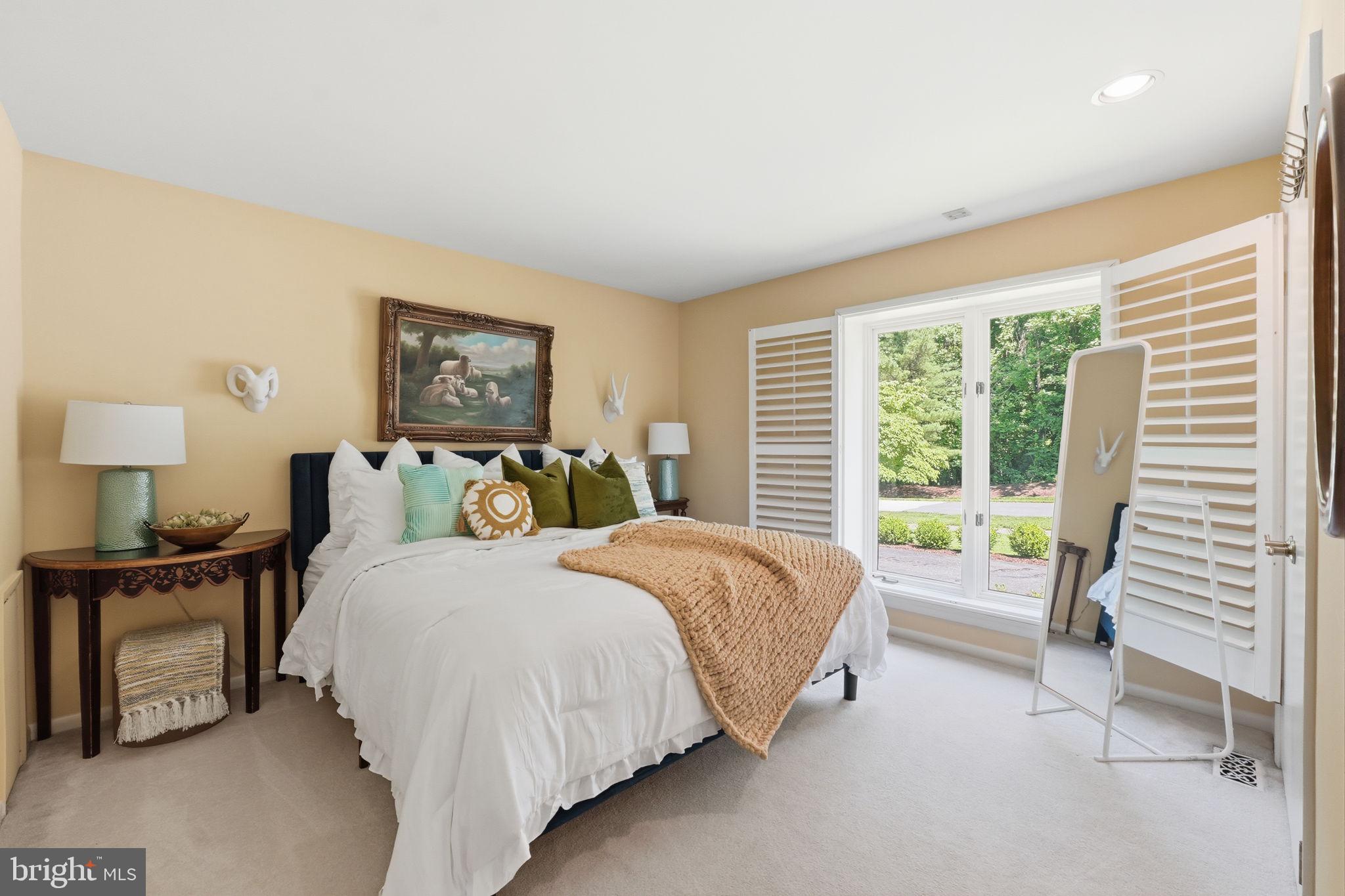 LAKE POTOMAC - Residential