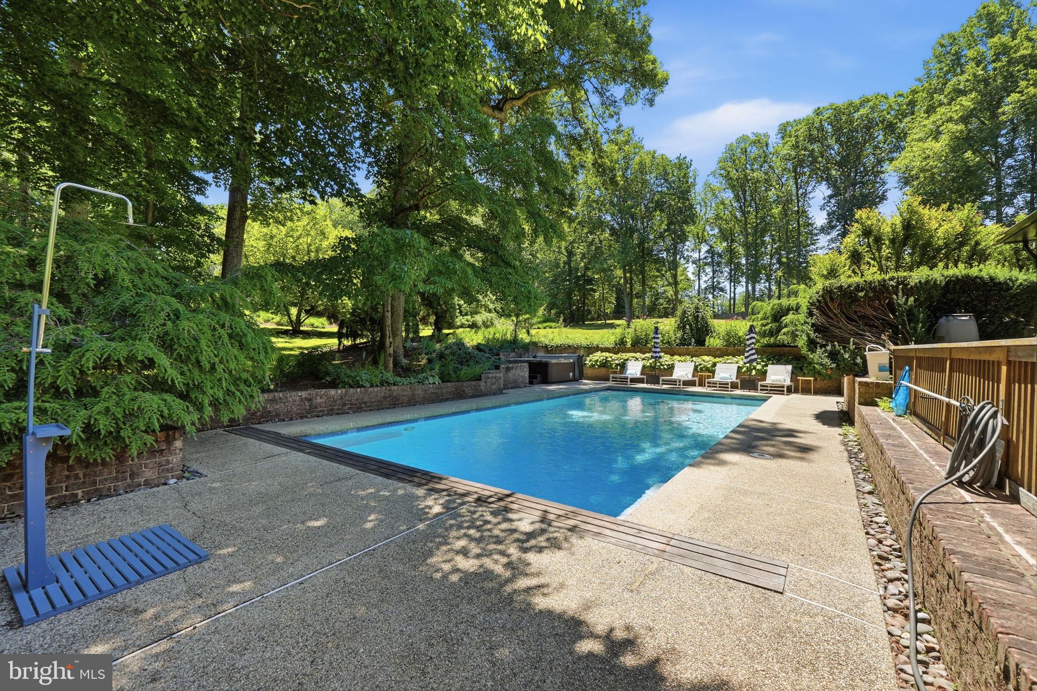 LAKE POTOMAC - Residential