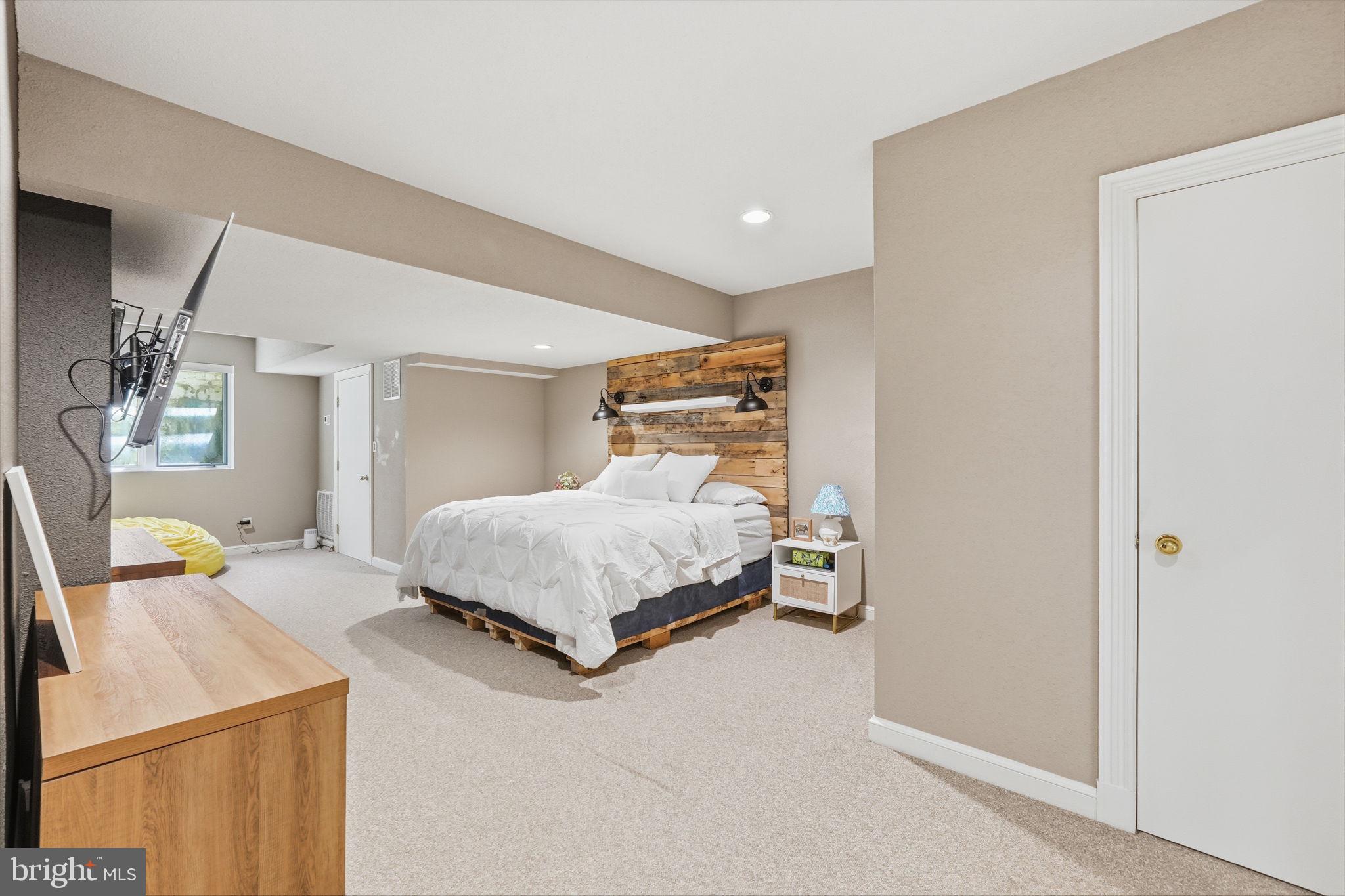 LAKE POTOMAC - Residential