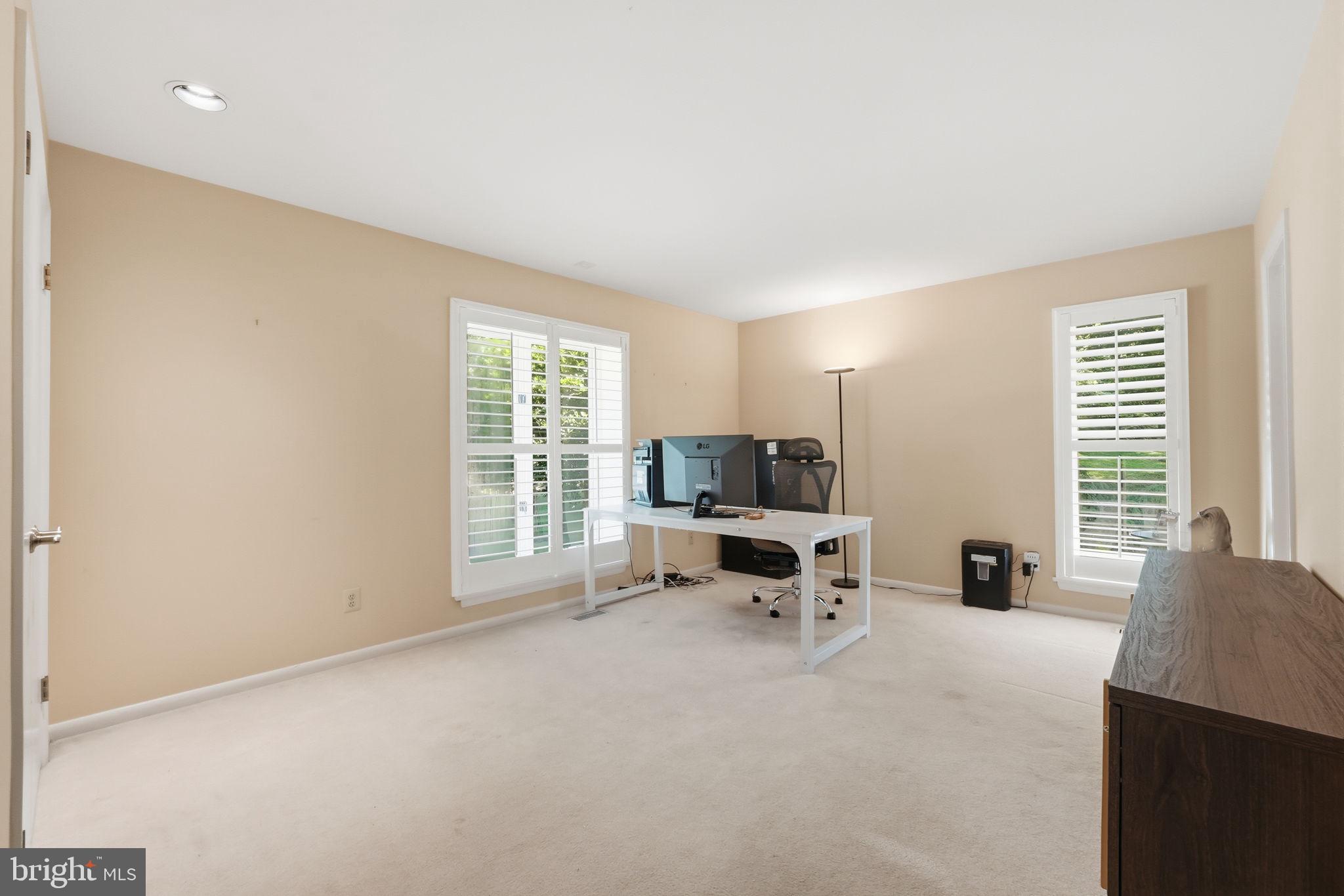 LAKE POTOMAC - Residential