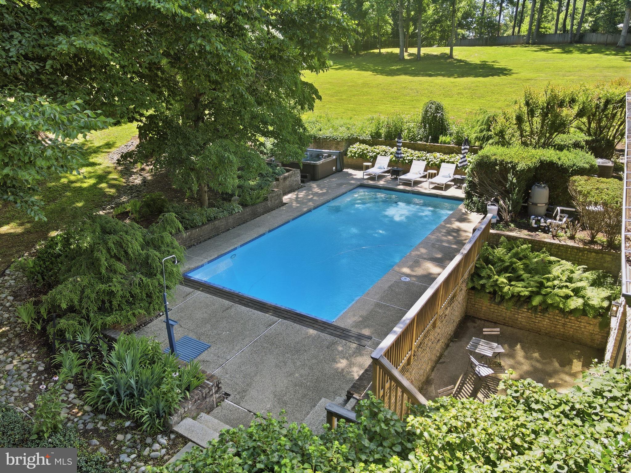 LAKE POTOMAC - Residential