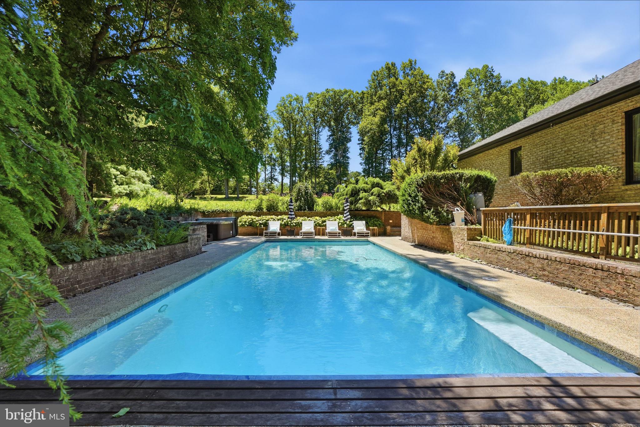 LAKE POTOMAC - Residential