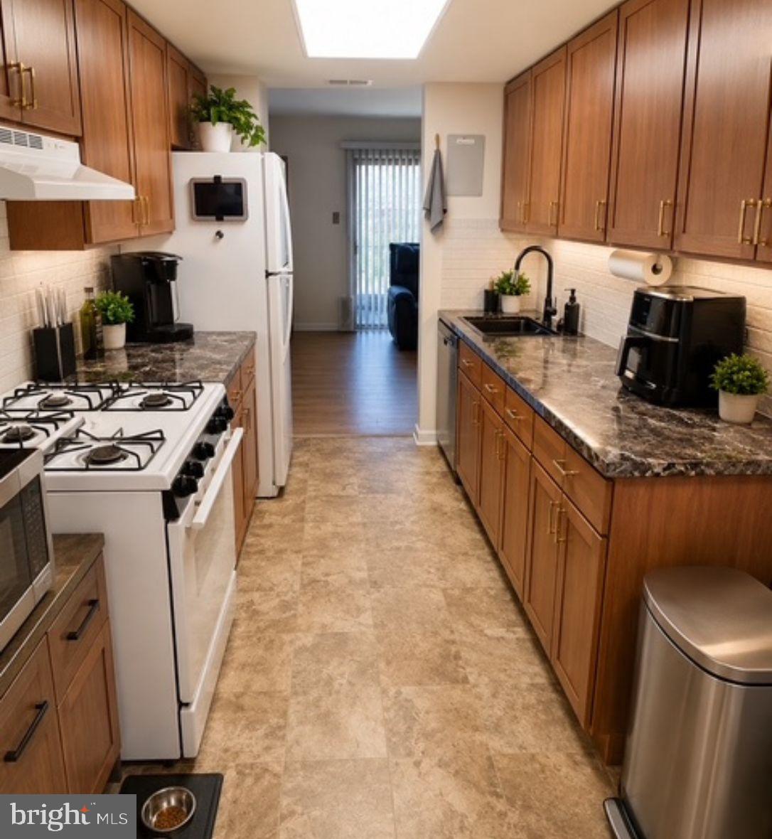 HERITAGE HILL CONDO - Residential