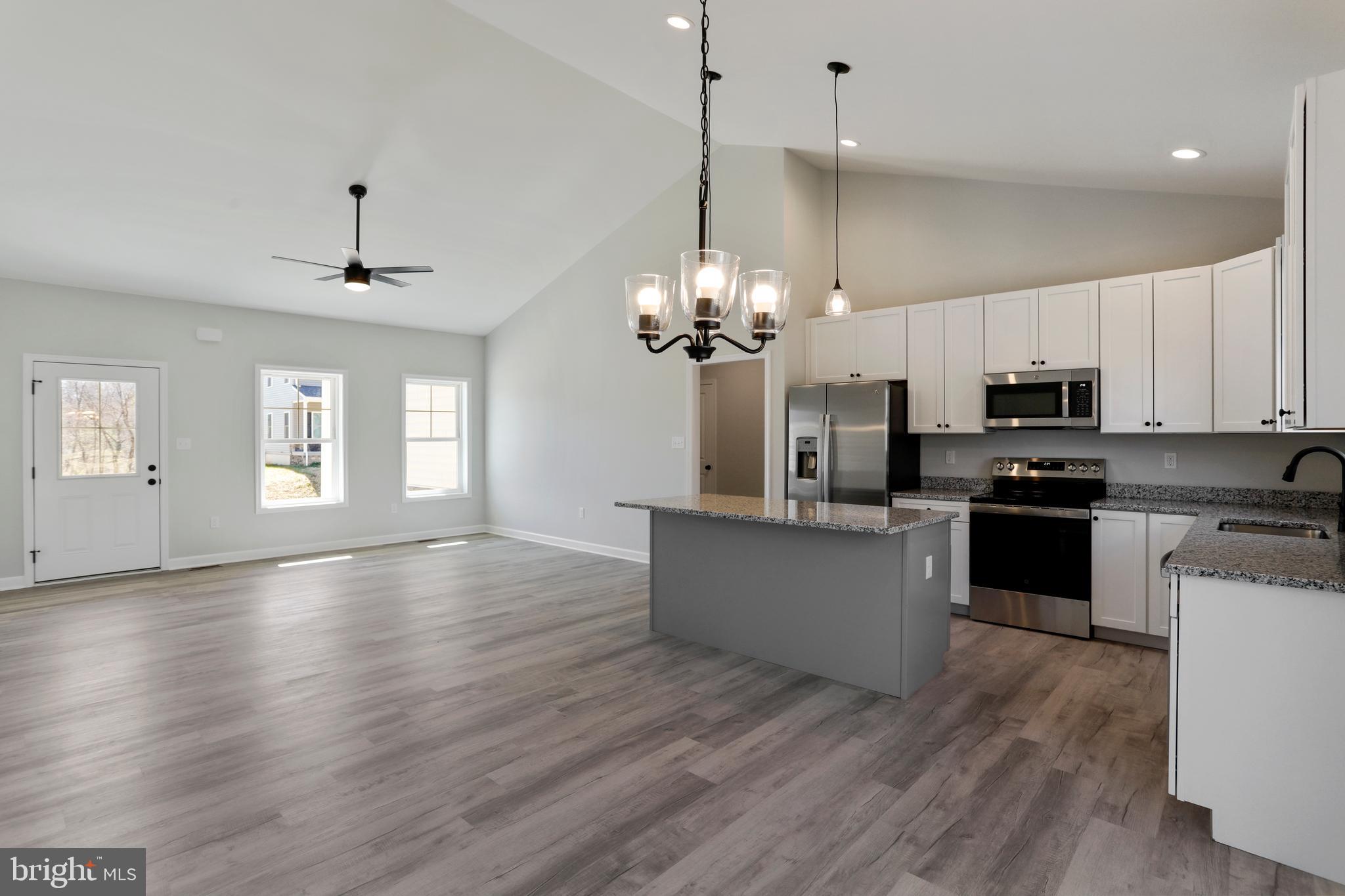 MIDDLE CREEK VISTAS - Residential