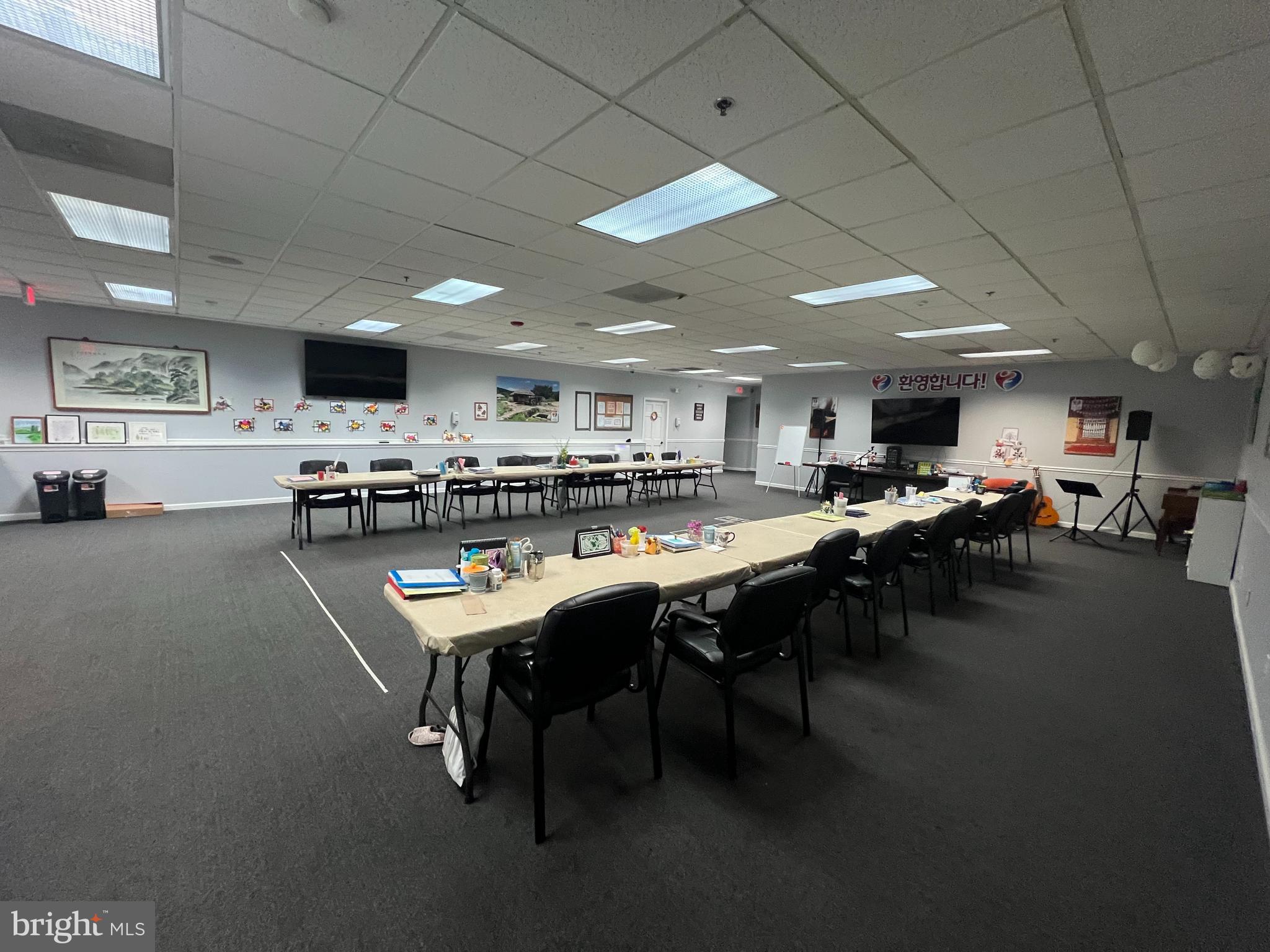LAWNDALE - Commercial Sale