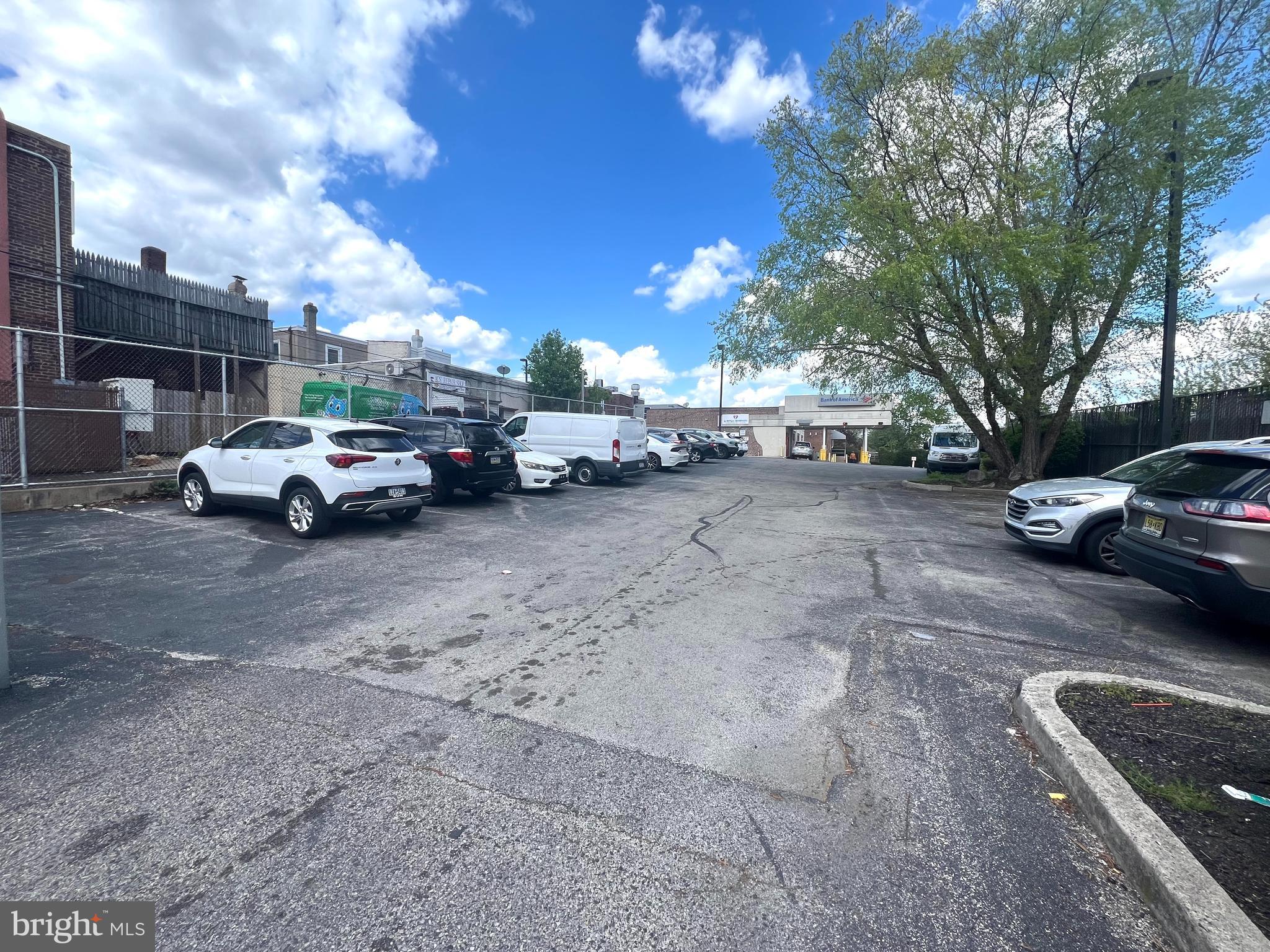 LAWNDALE - Commercial Sale