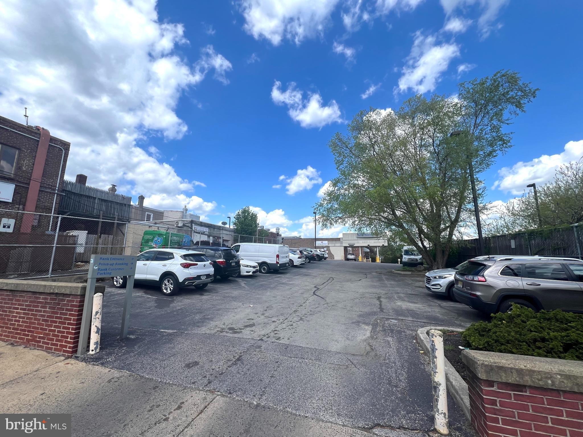 LAWNDALE - Commercial Sale