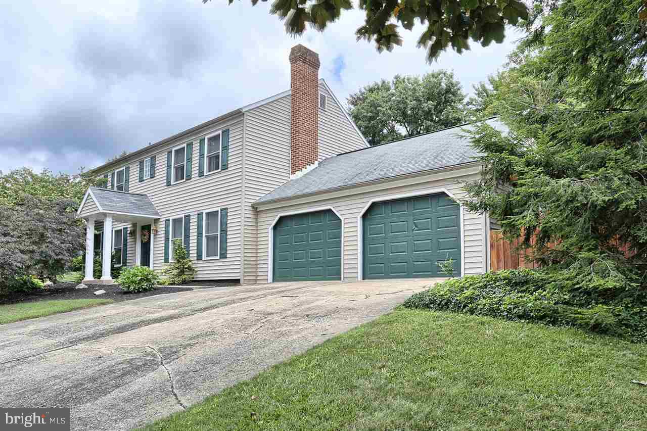 Beautifully Updated Home in Indian Creek. Enjoy your outdoor living space or entertain all your friends and family. Full bar, Cabana, Pool and Deck. Enjoy the Meticulous landscaping throughout your back yard.  Custom kitchen and two Bathrooms.  Hardwood throughout home.  This is a must see, it wont last long!