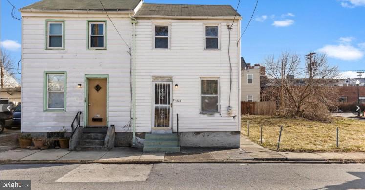 Investor opportunity in central Harrisburg! This home is within walking distance to restaurants, entertainment, and local landmarks like Midtown, the Federal Building, Broad Street Market, Susquehanna Museum, and the movie theatre. Great potential for buyers ready to renovate.