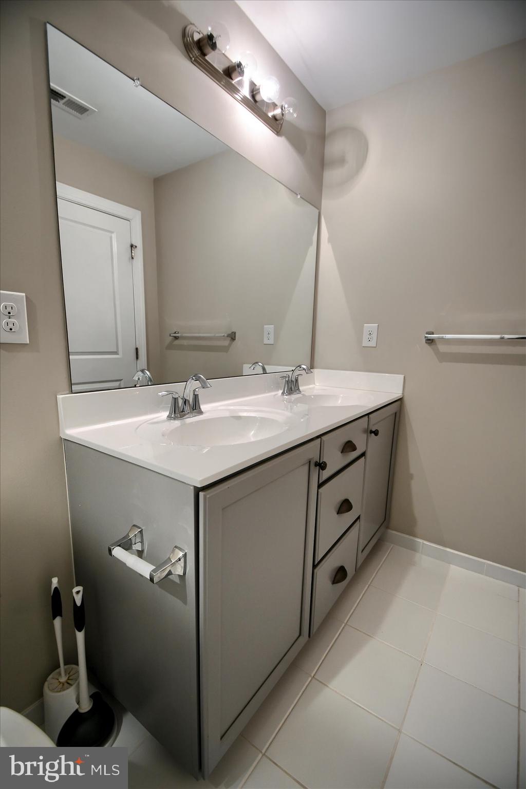 PENN SQ - Residential Lease