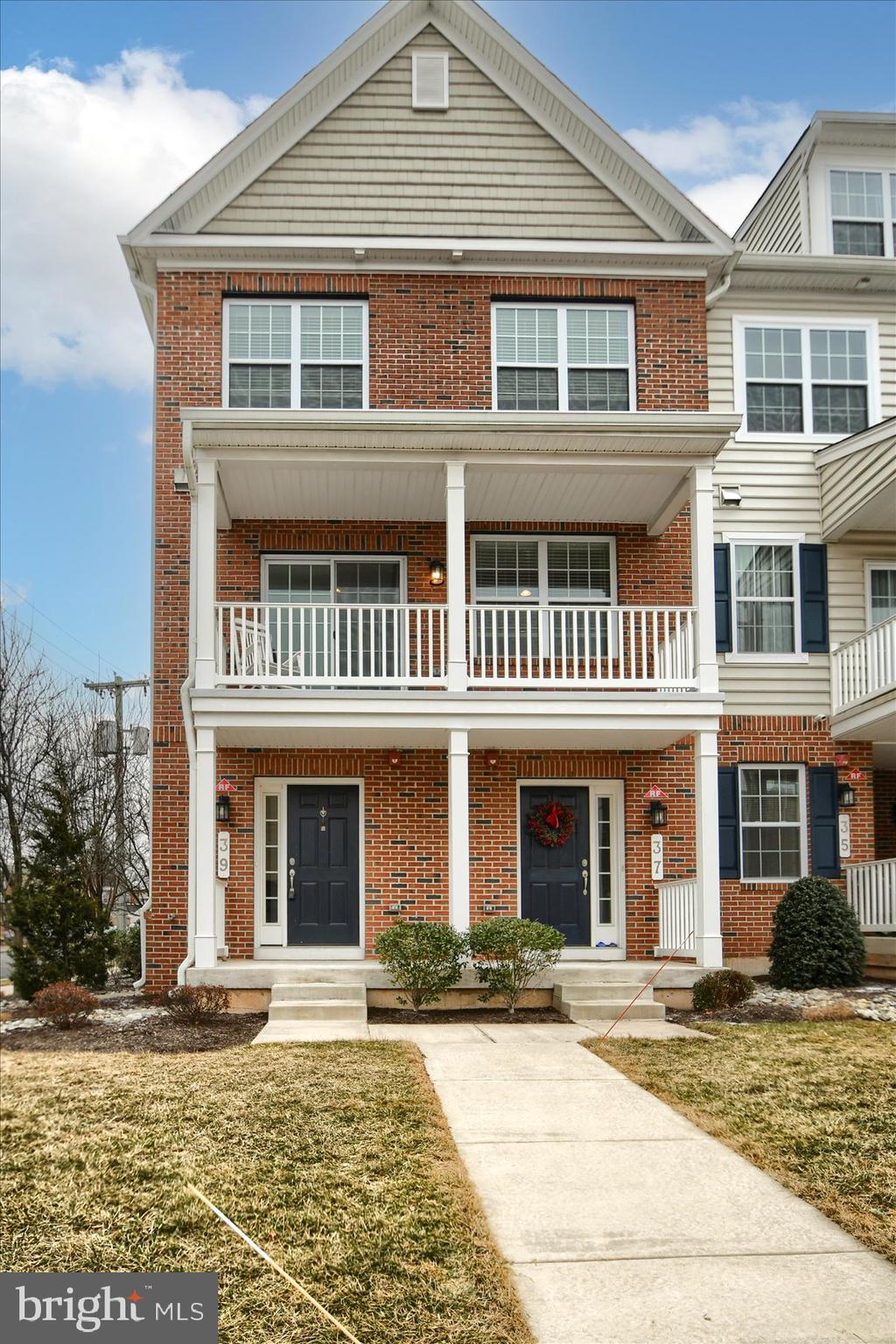 PENN SQ - Residential Lease