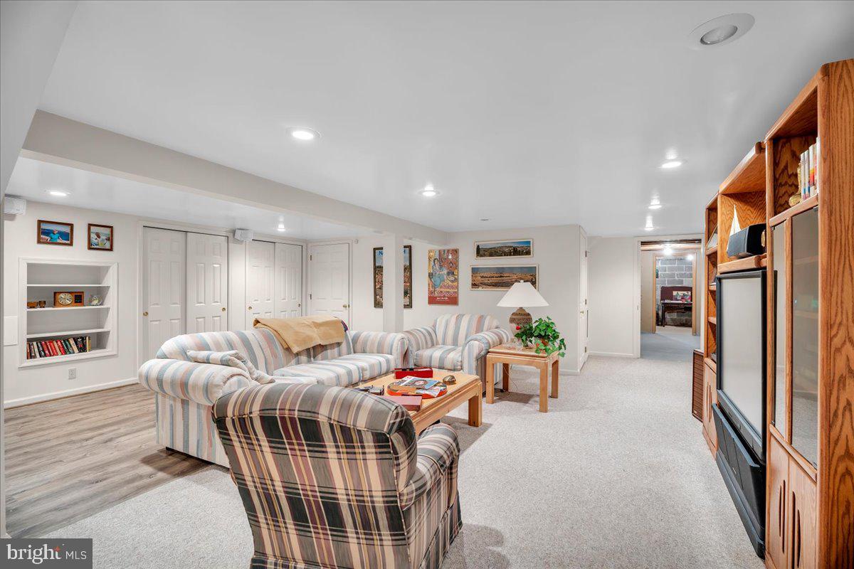 NEWTOWN SQ - Residential