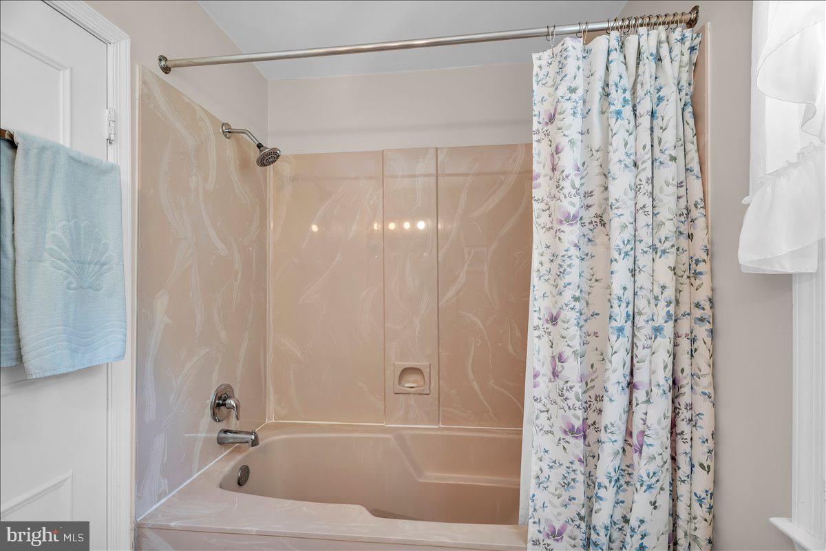 NEWTOWN SQ - Residential