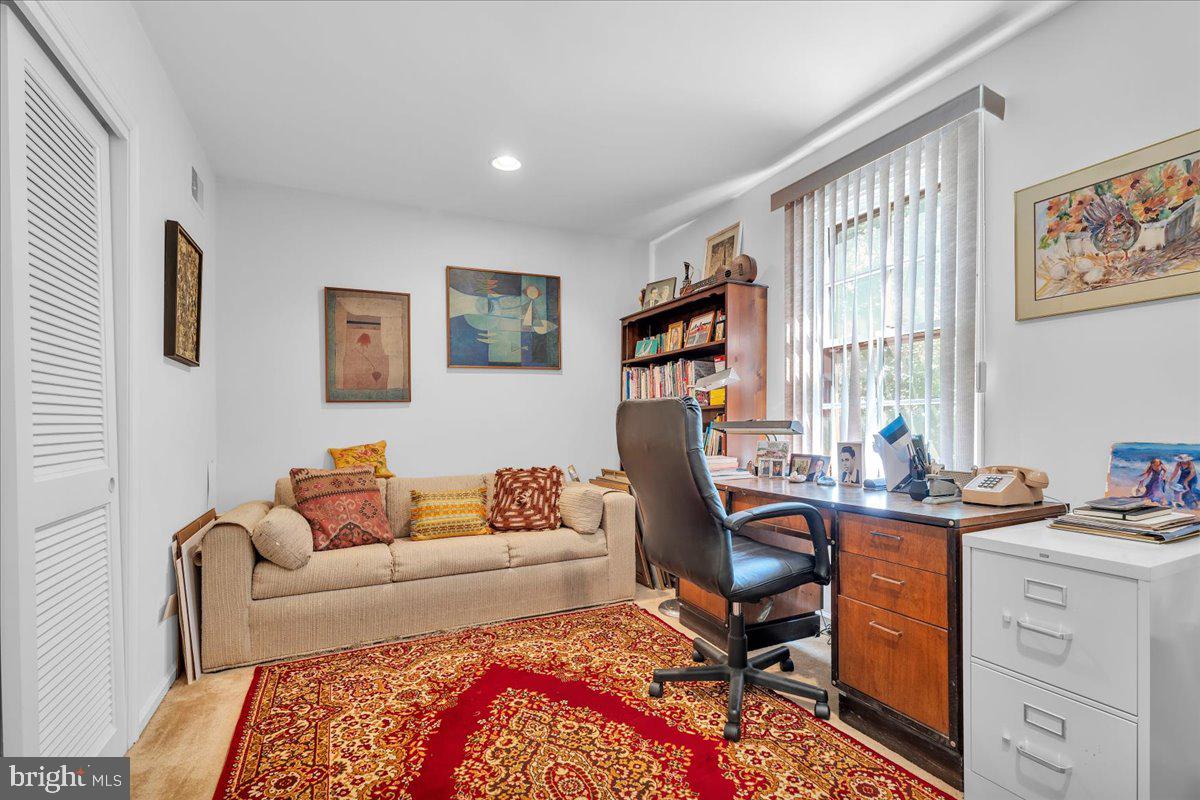 NEWTOWN SQ - Residential