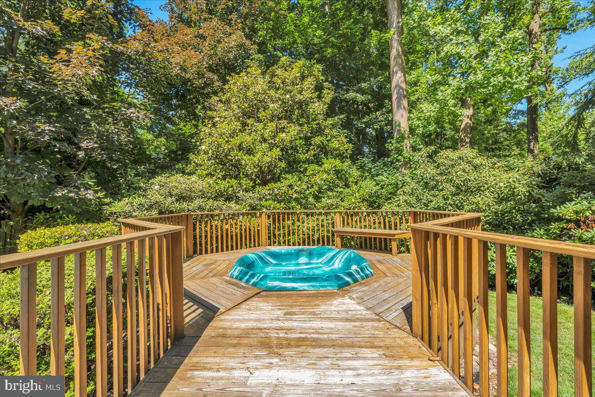 NEWTOWN SQ - Residential