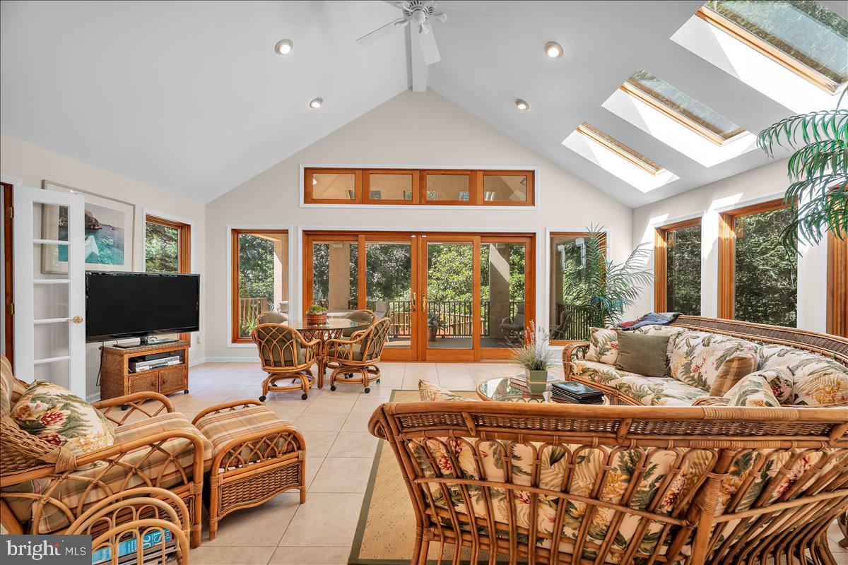 NEWTOWN SQ - Residential