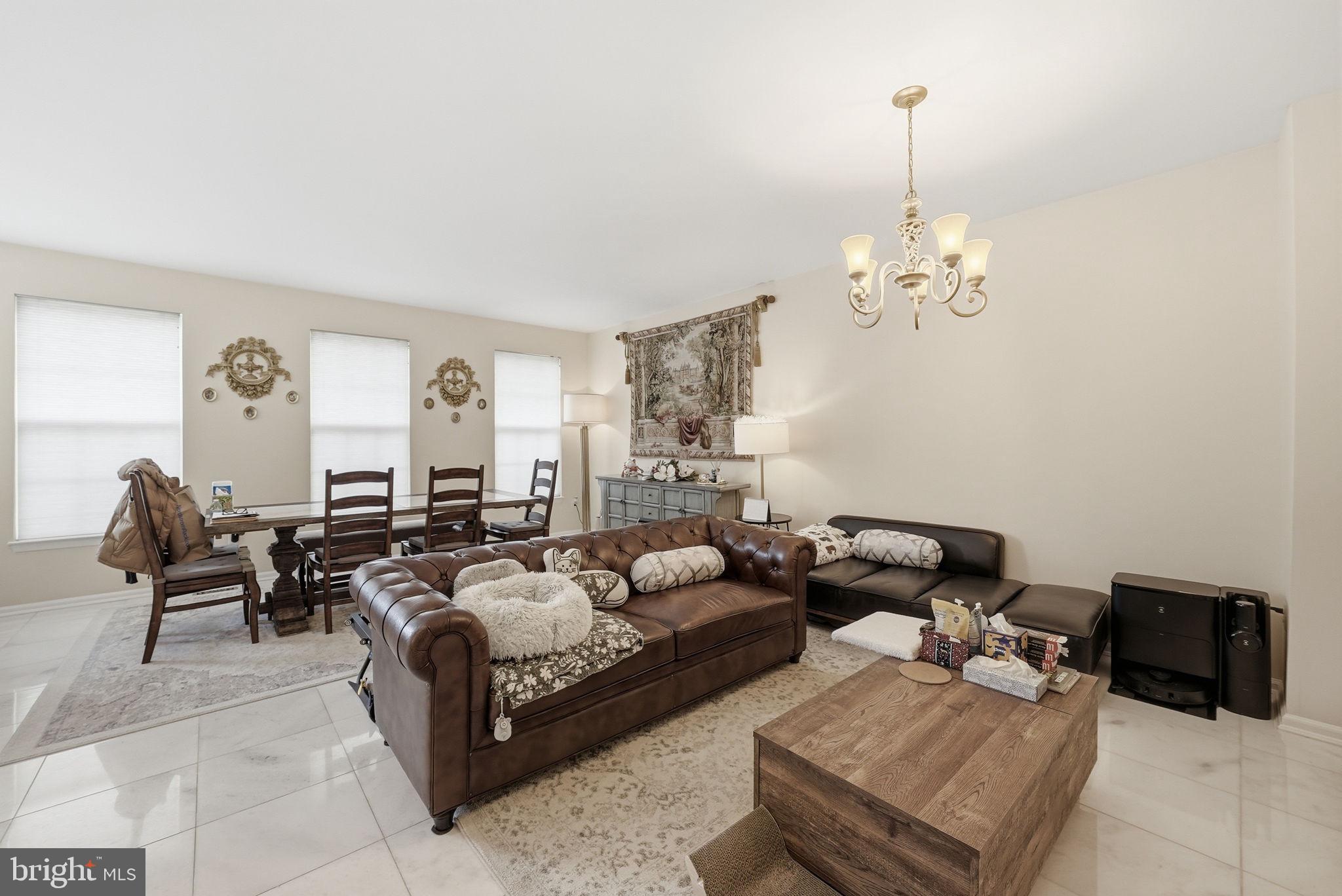 FAIR LAKES COURT - Residential
