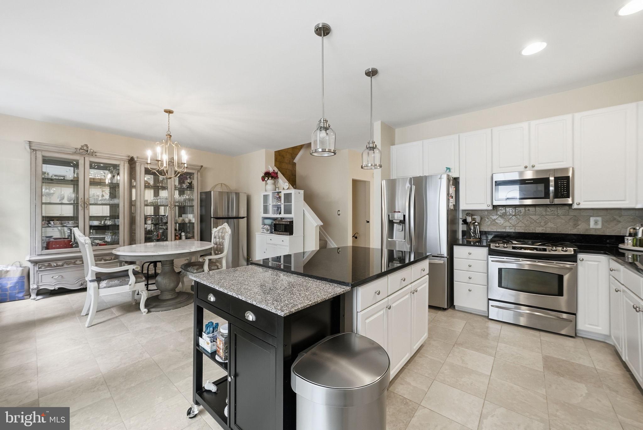 FAIR LAKES COURT - Residential