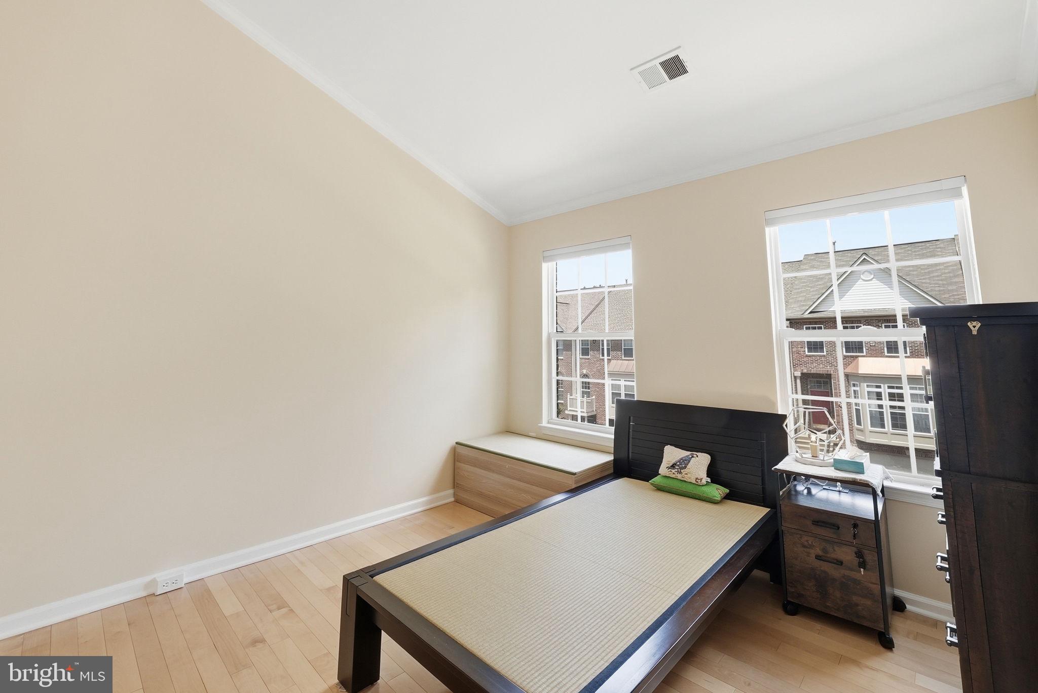FAIR LAKES COURT - Residential