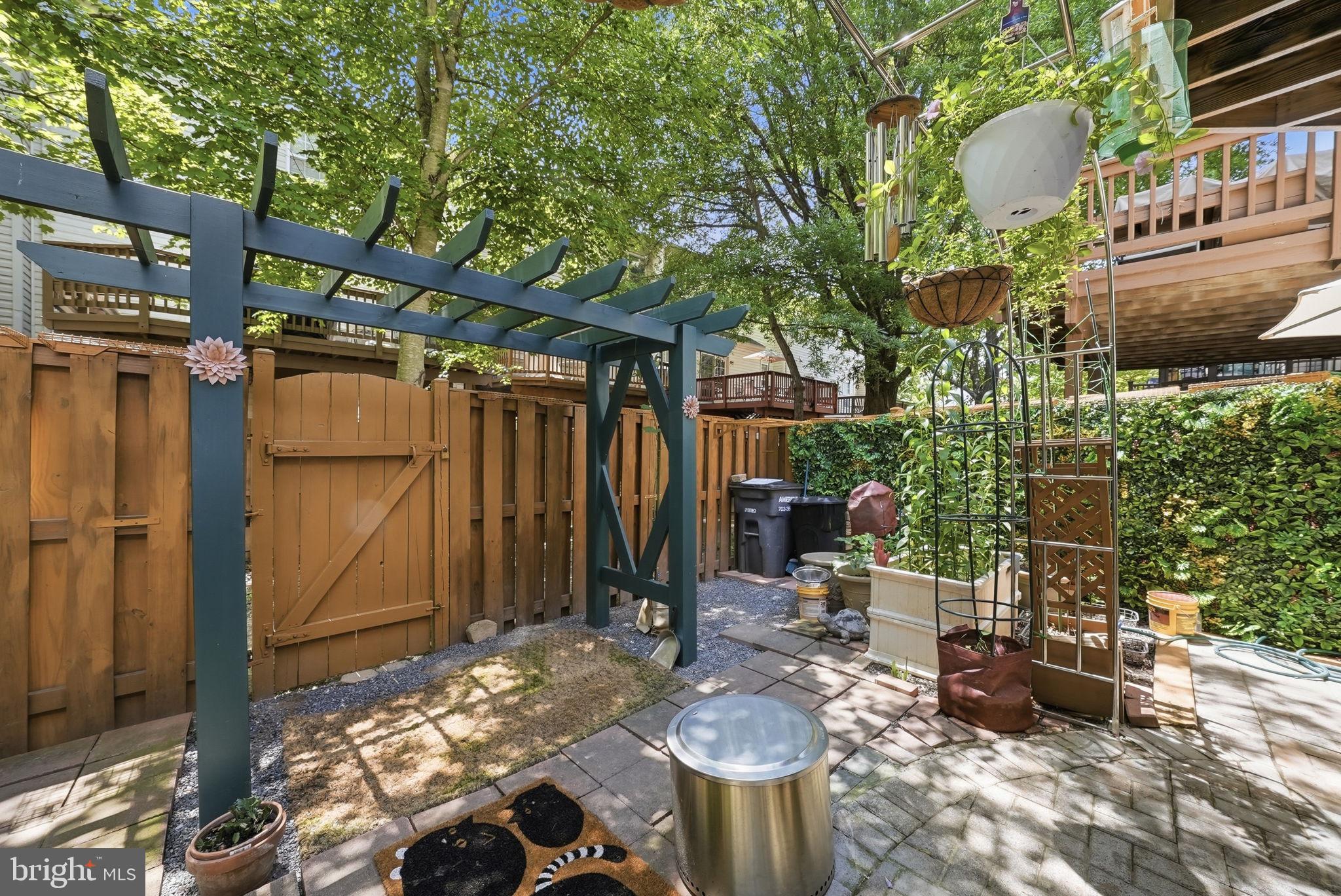 FAIR LAKES COURT - Residential