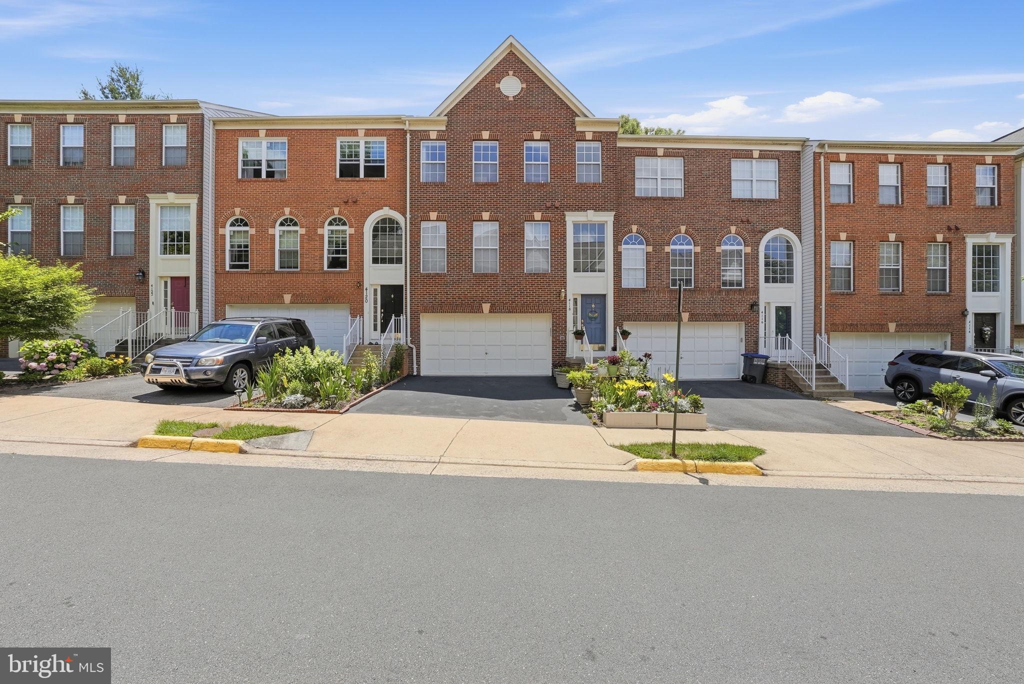 FAIR LAKES COURT - Residential