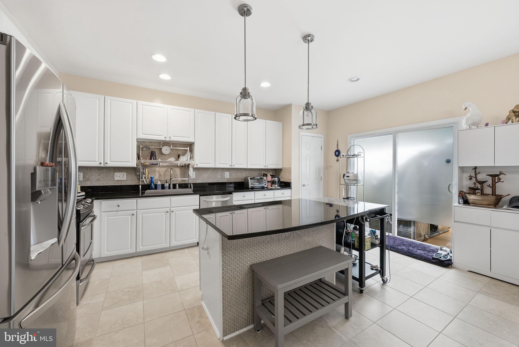FAIR LAKES COURT - Residential